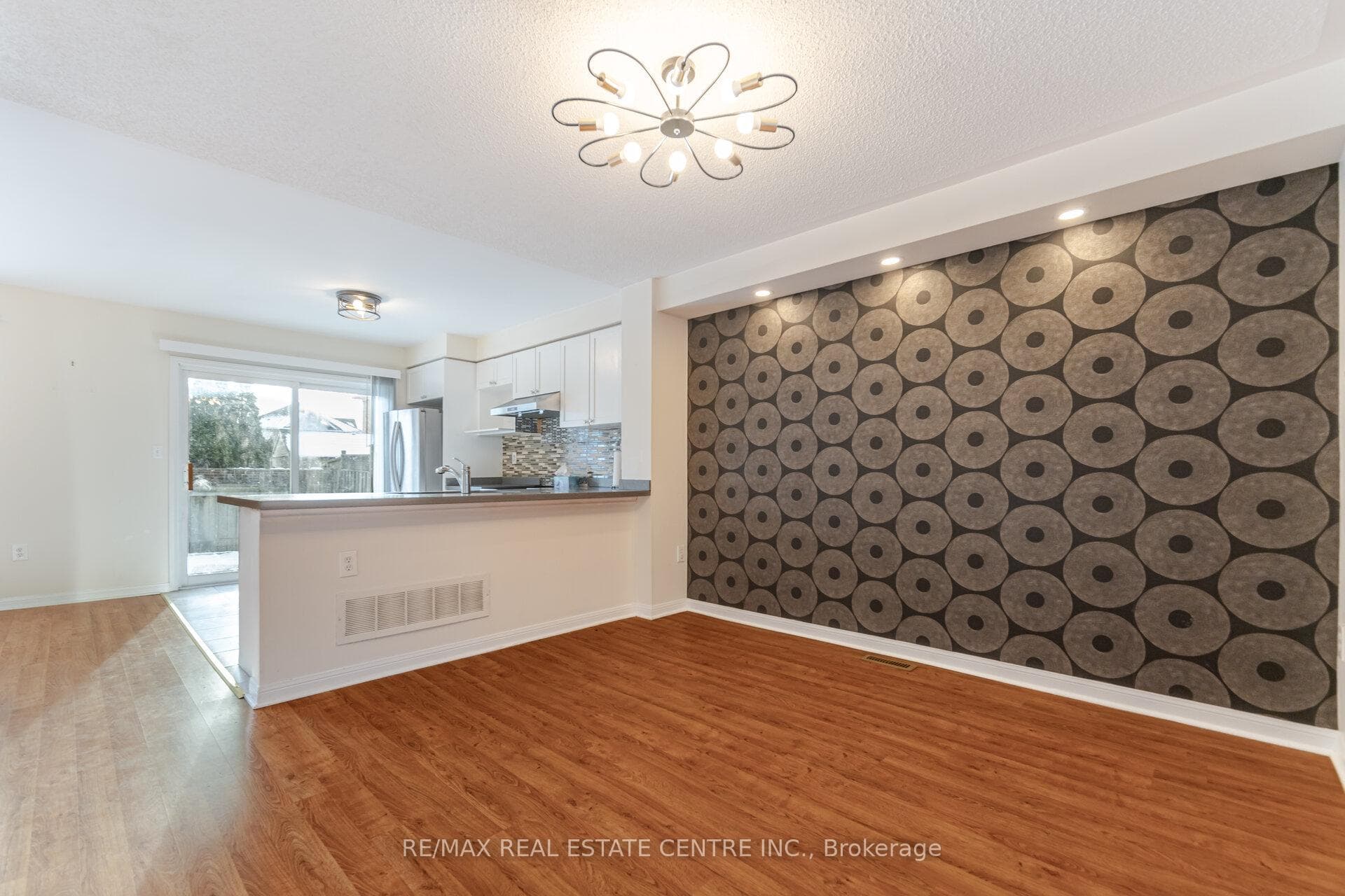 454 Collis Court photo 7