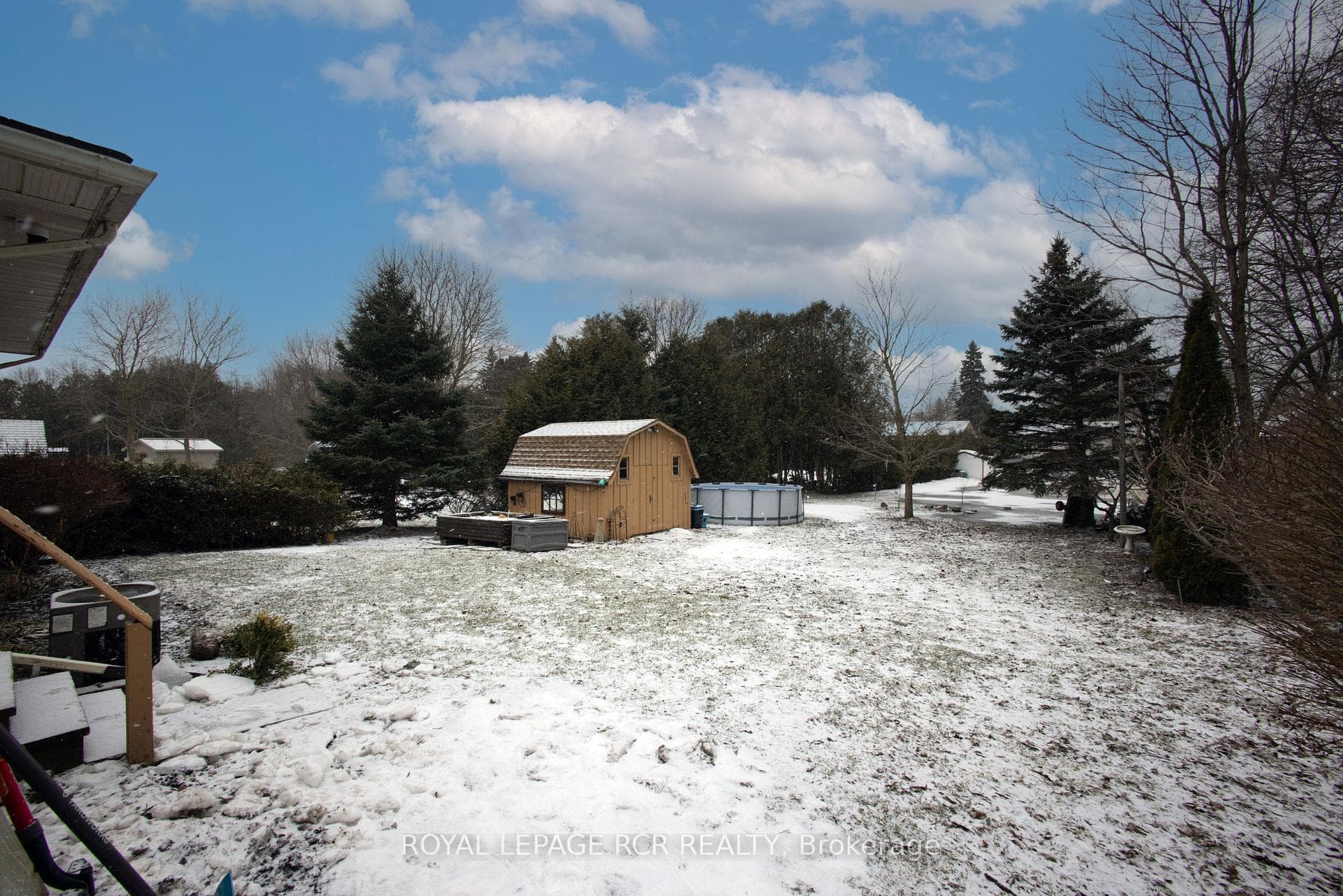 451 William Street photo 34