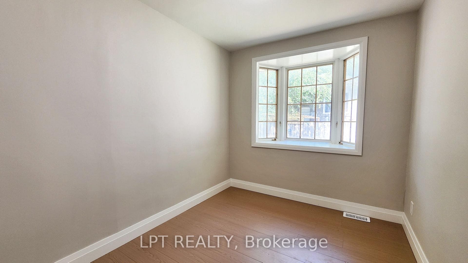 43 Newbury Drive photo 7