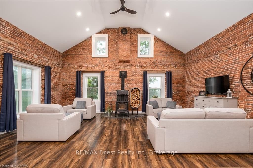 2255 MCINTYRE Road photo 5