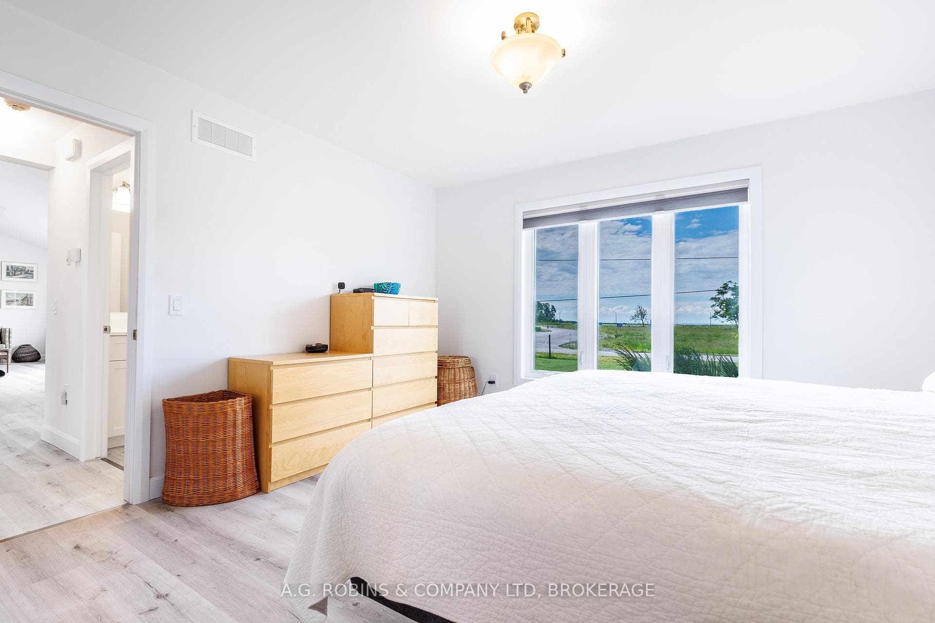 11716 LAKESHORE Road photo 28