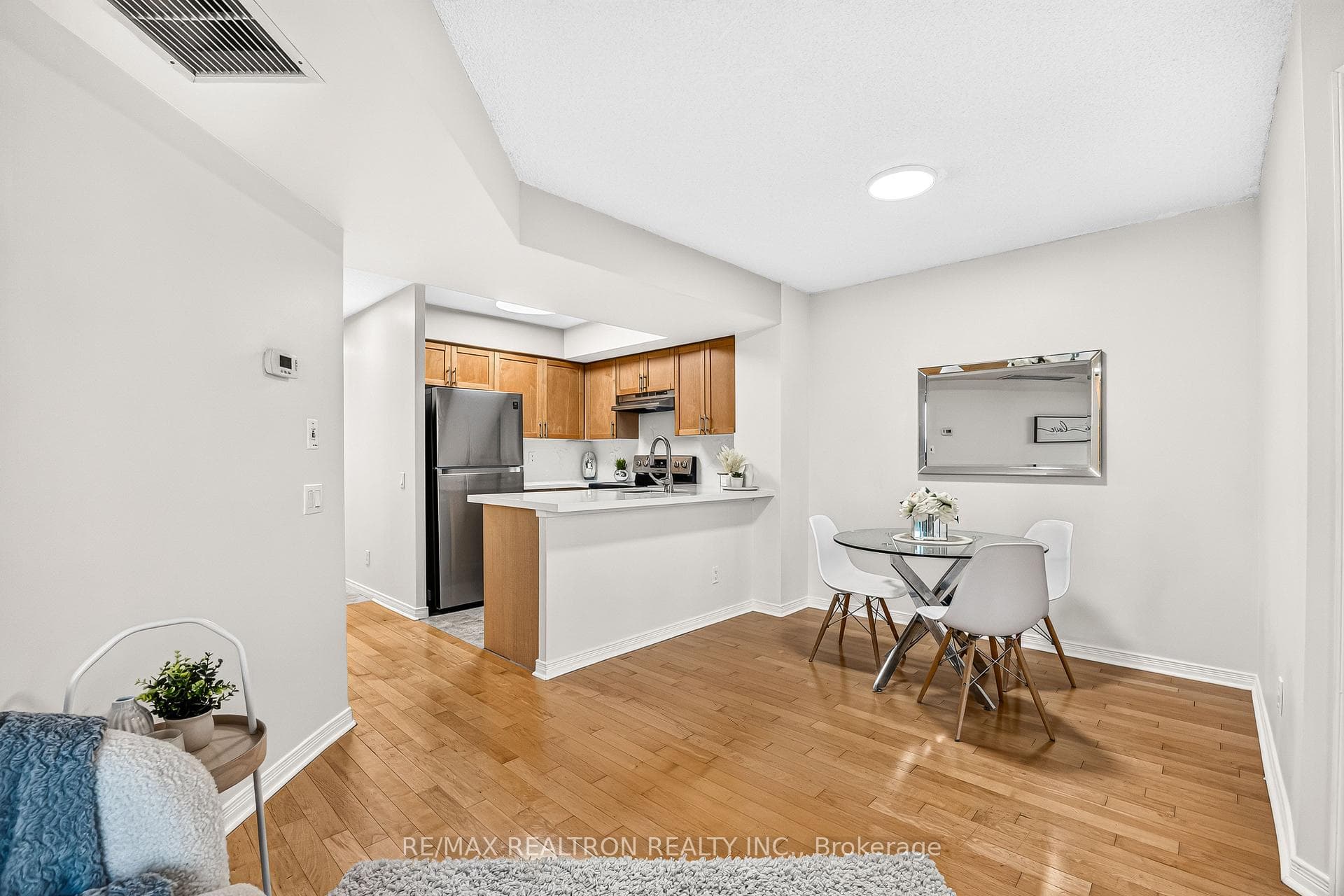 28 Harrison Garden Boulevard Unit 1103 photo 10