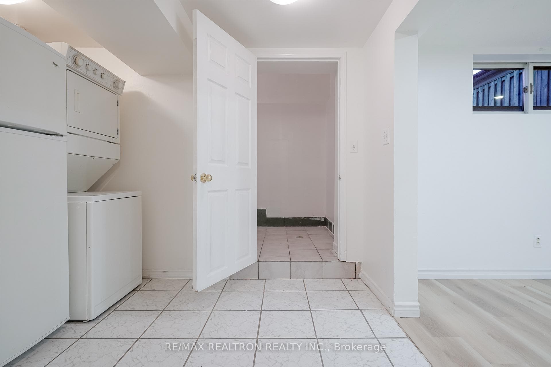 1153 Norman Crescent Unit Bsmt photo 9