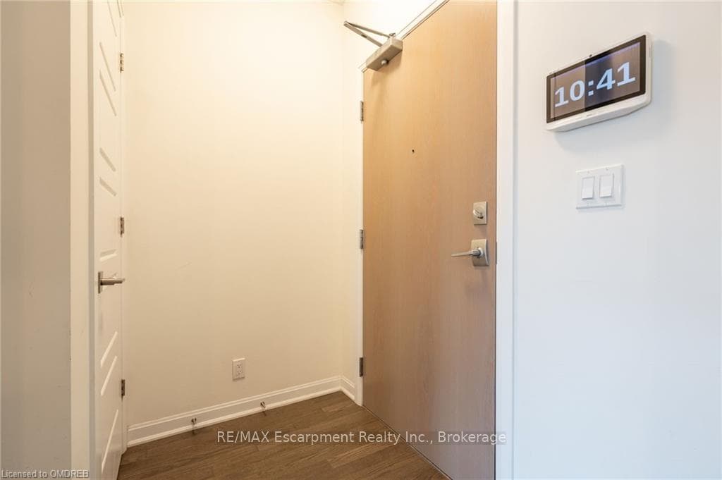 3028 CREEKSHORE N/A Unit 301 photo 4