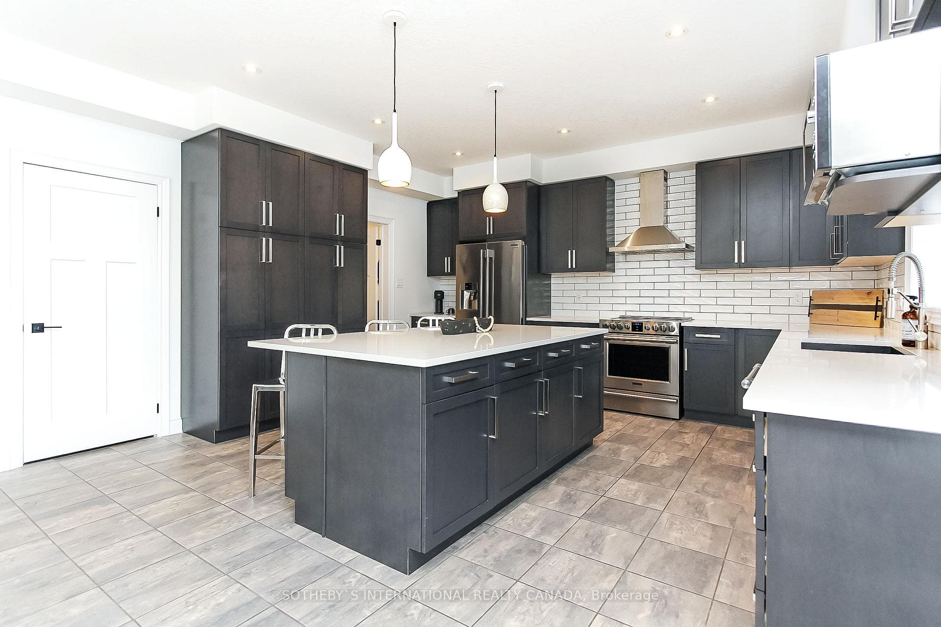 68 Foley Crescent photo 12