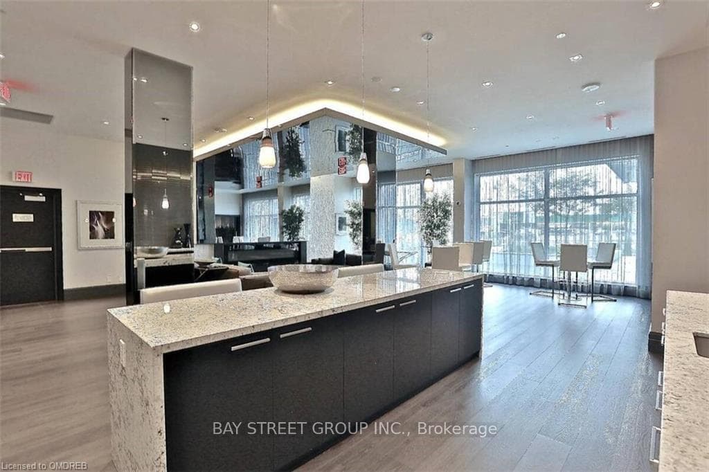 65 Speers Road Unit 710 photo 21