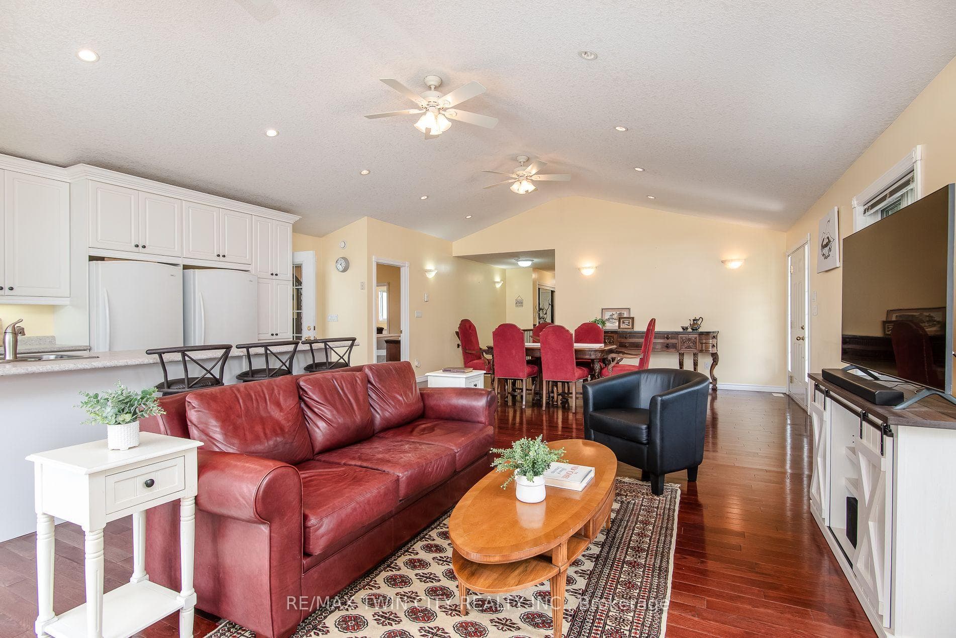 190 Laschinger Boulevard photo 18