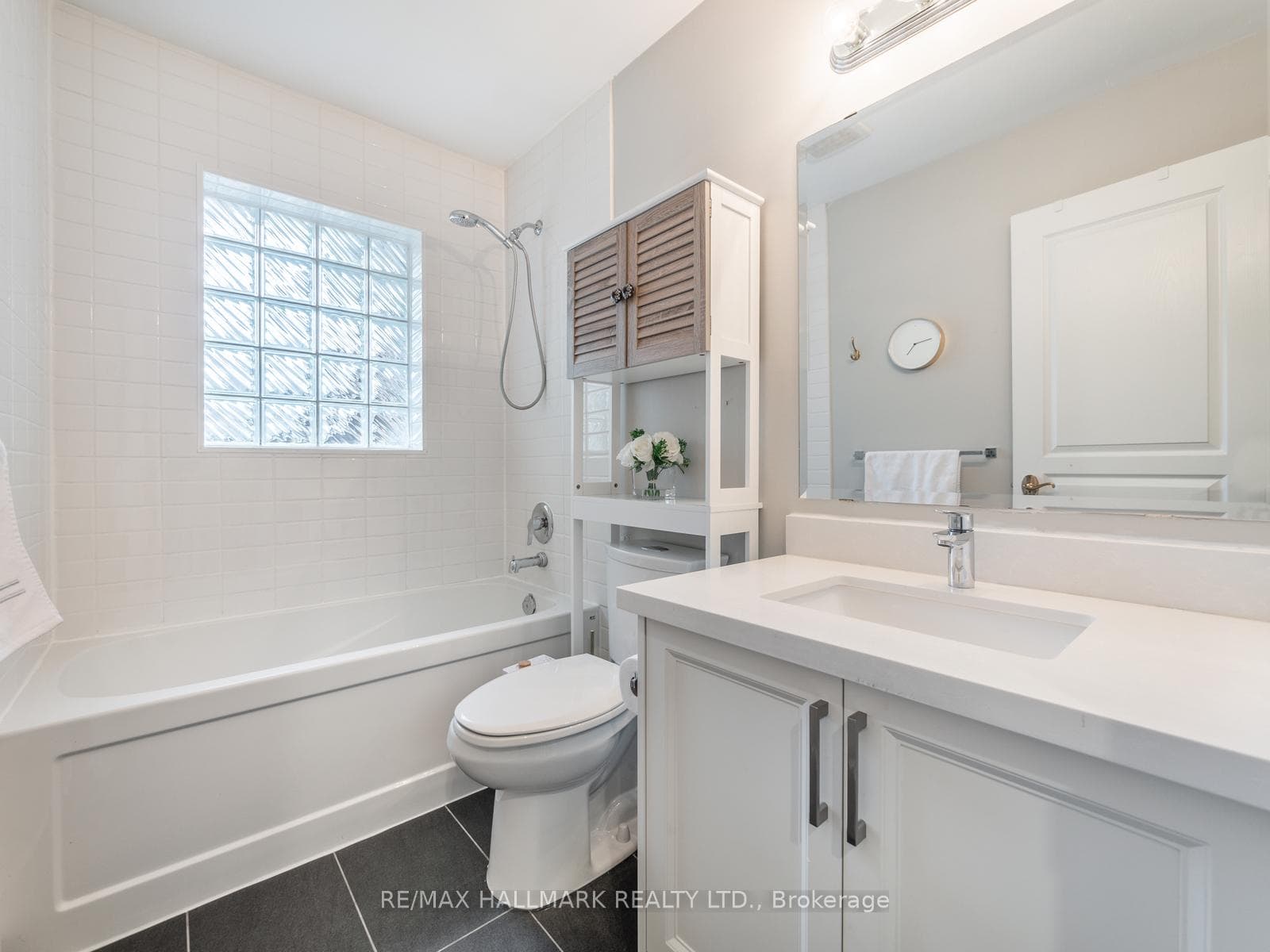 74 Macpherson Avenue photo 30