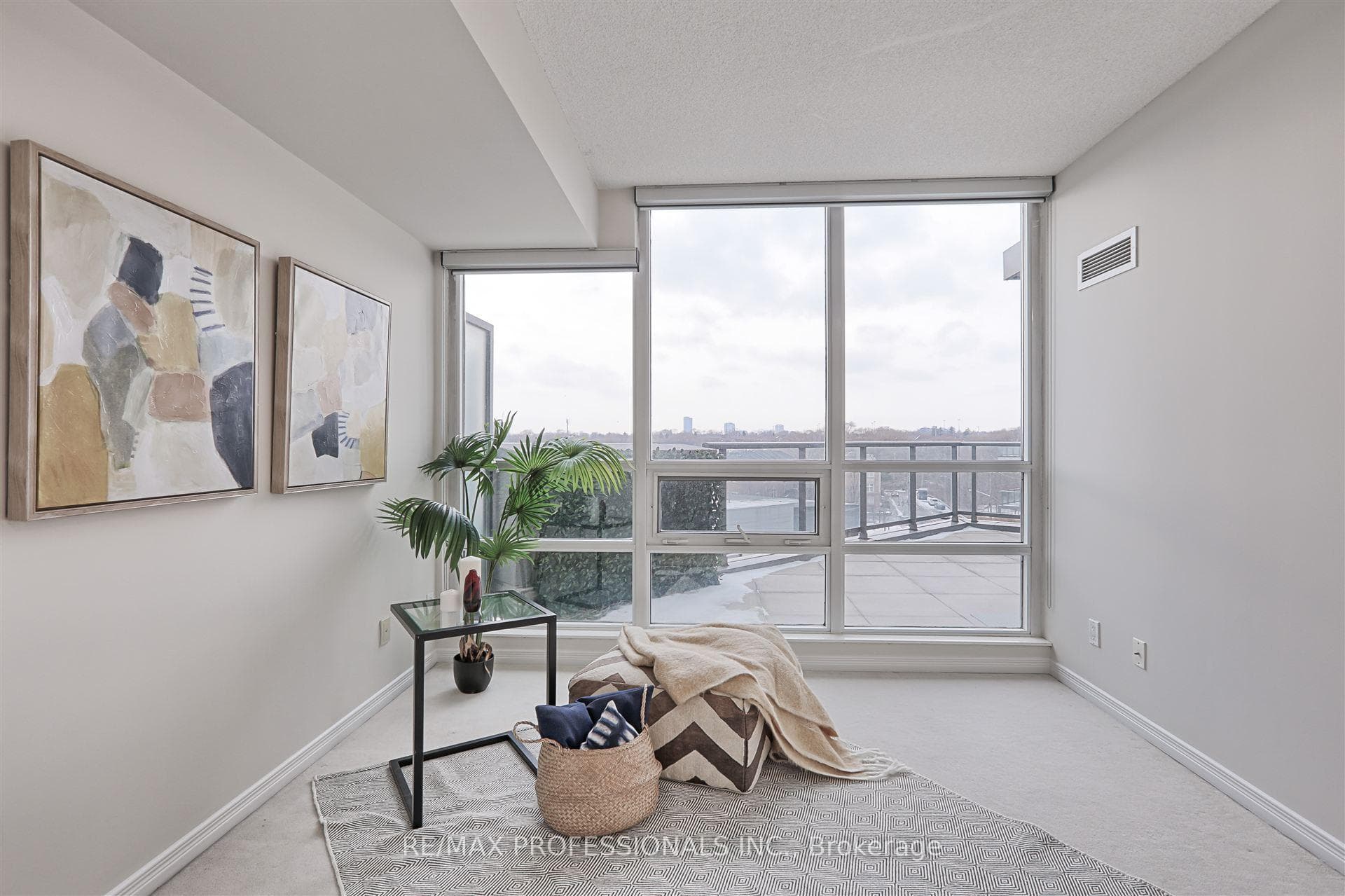2240 Lake Shore Boulevard photo 22