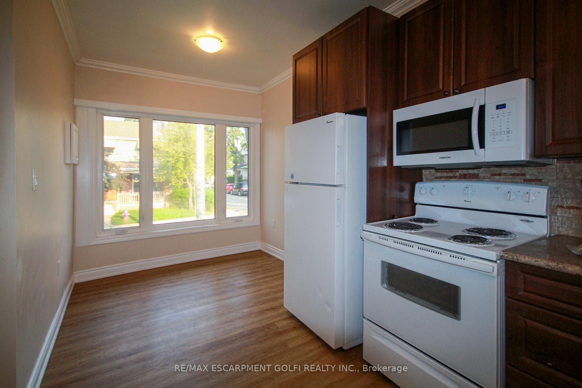 52 Cedar Avenue photo 25
