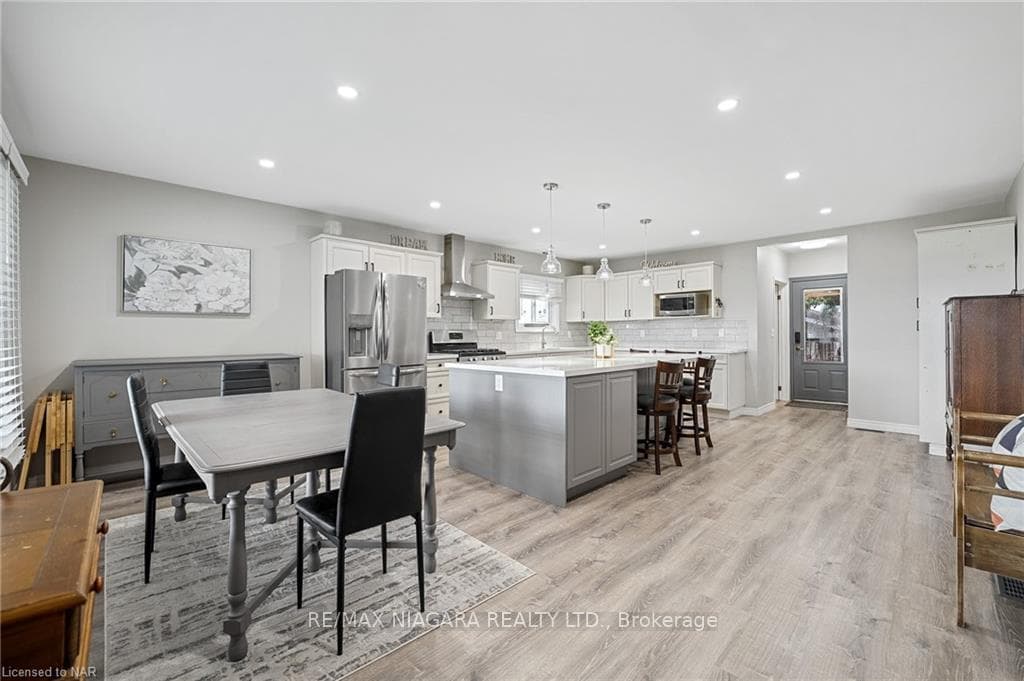 489 MOORE Road photo 4