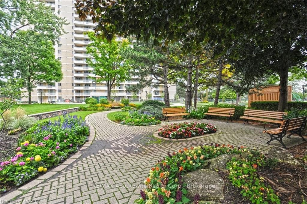 812 BURNHAMTHORPE Road Unit 1810 photo 34
