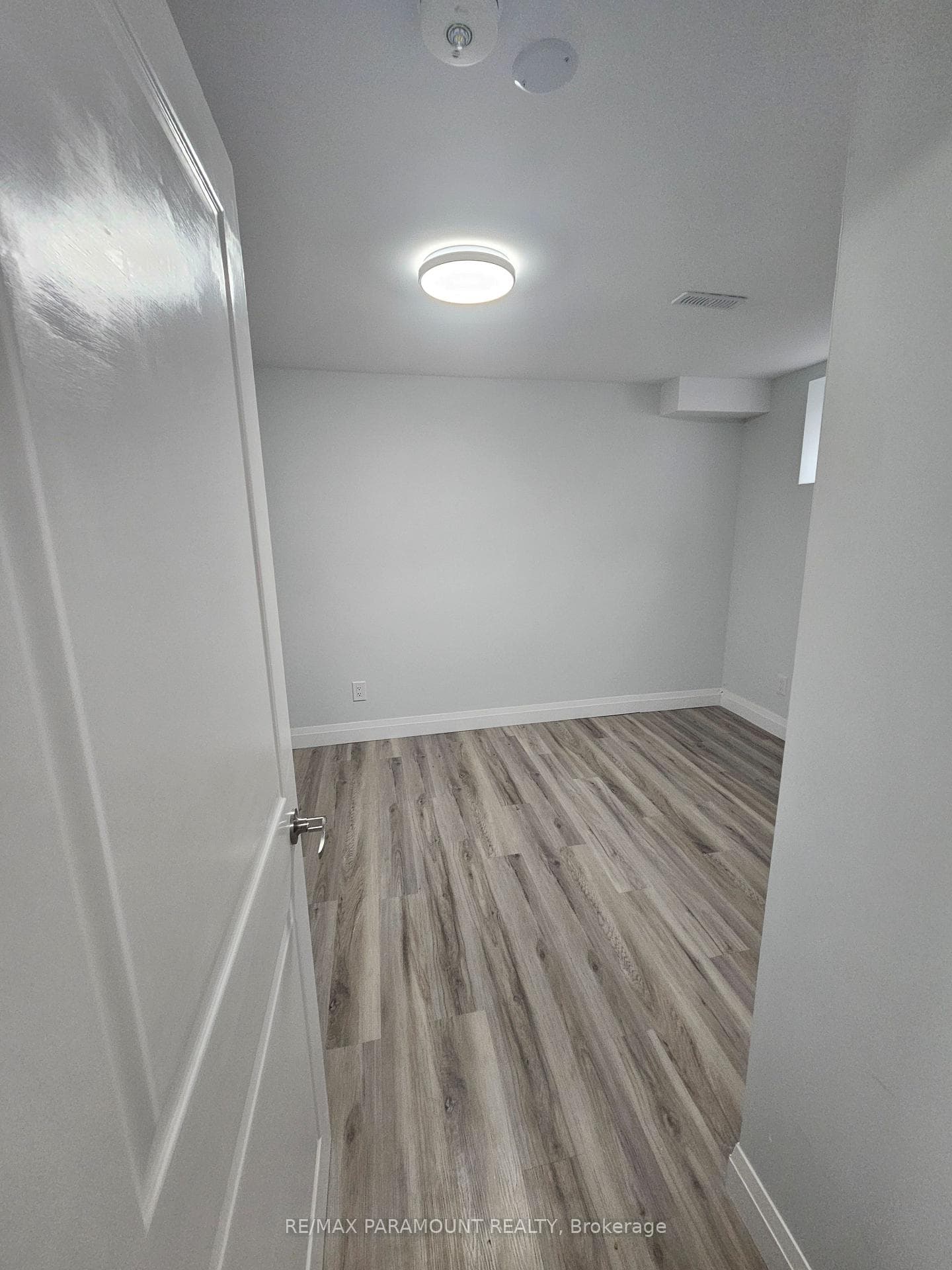 30 Sheringham Street Unit Bsmt photo 3