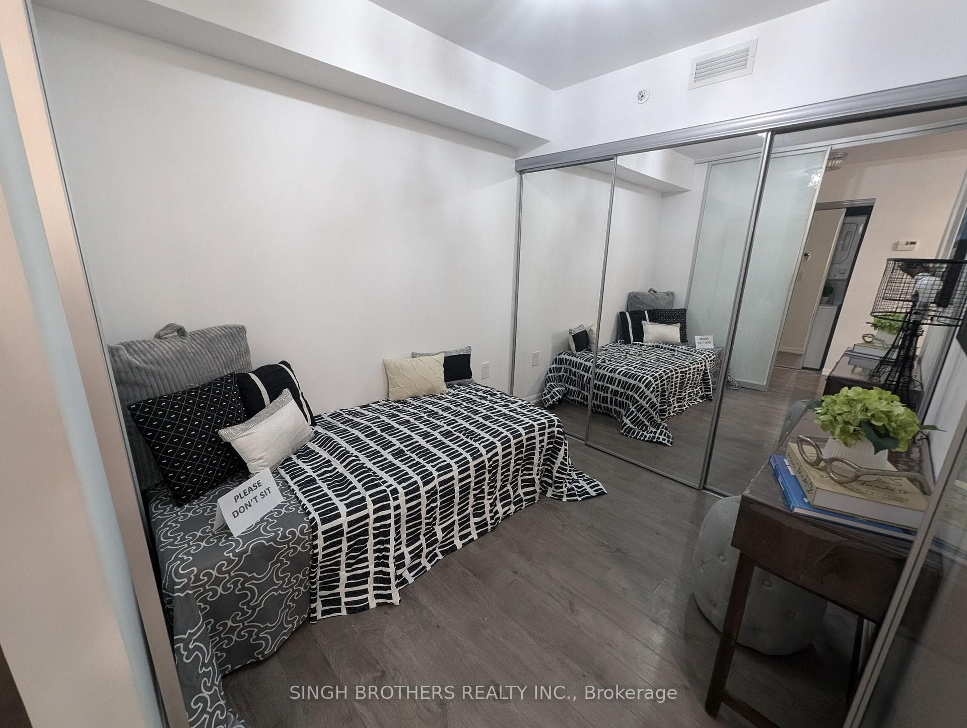3091 Dufferin Street Unit 318 photo 9