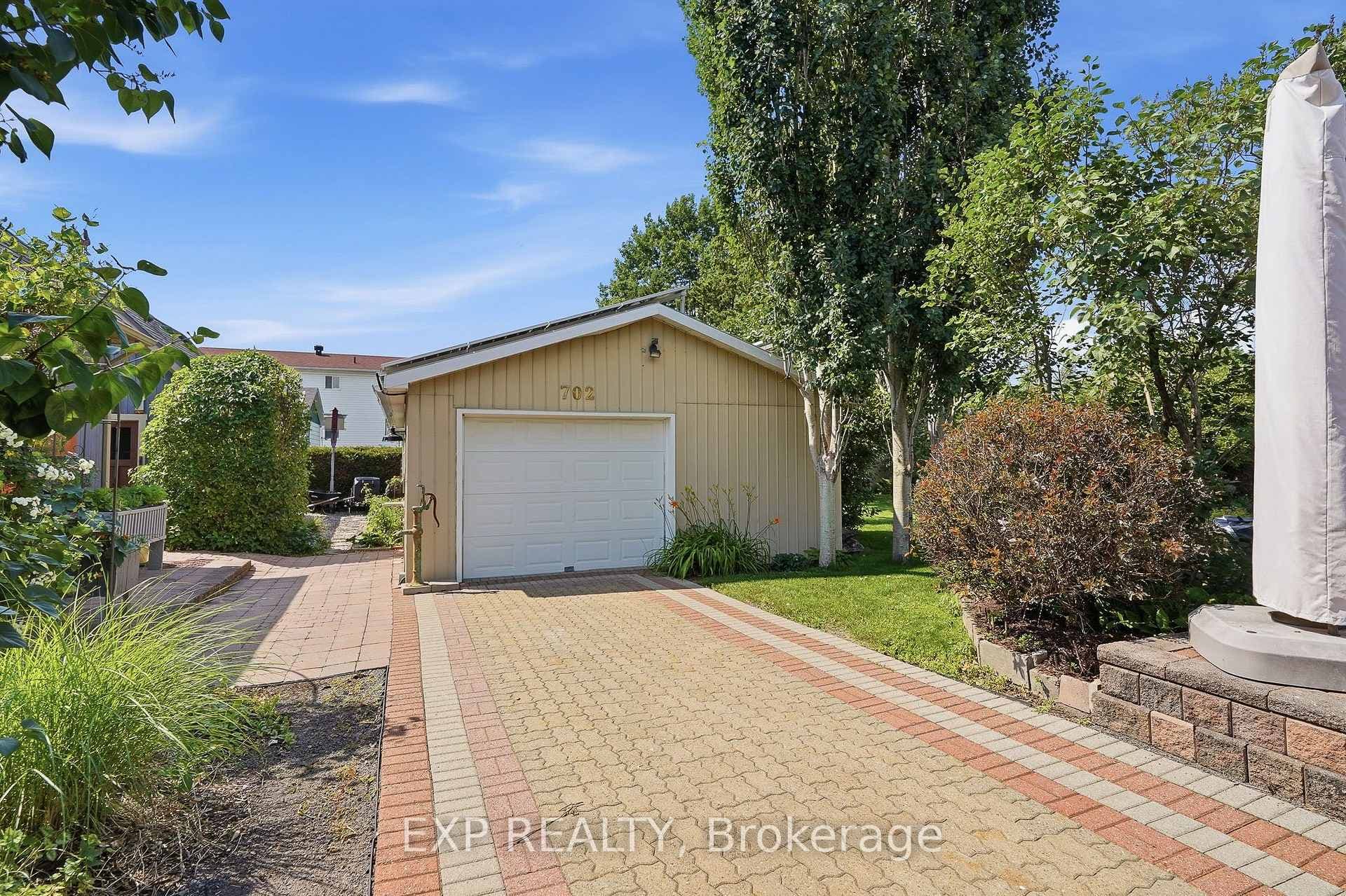 702 Dollard Street photo 30