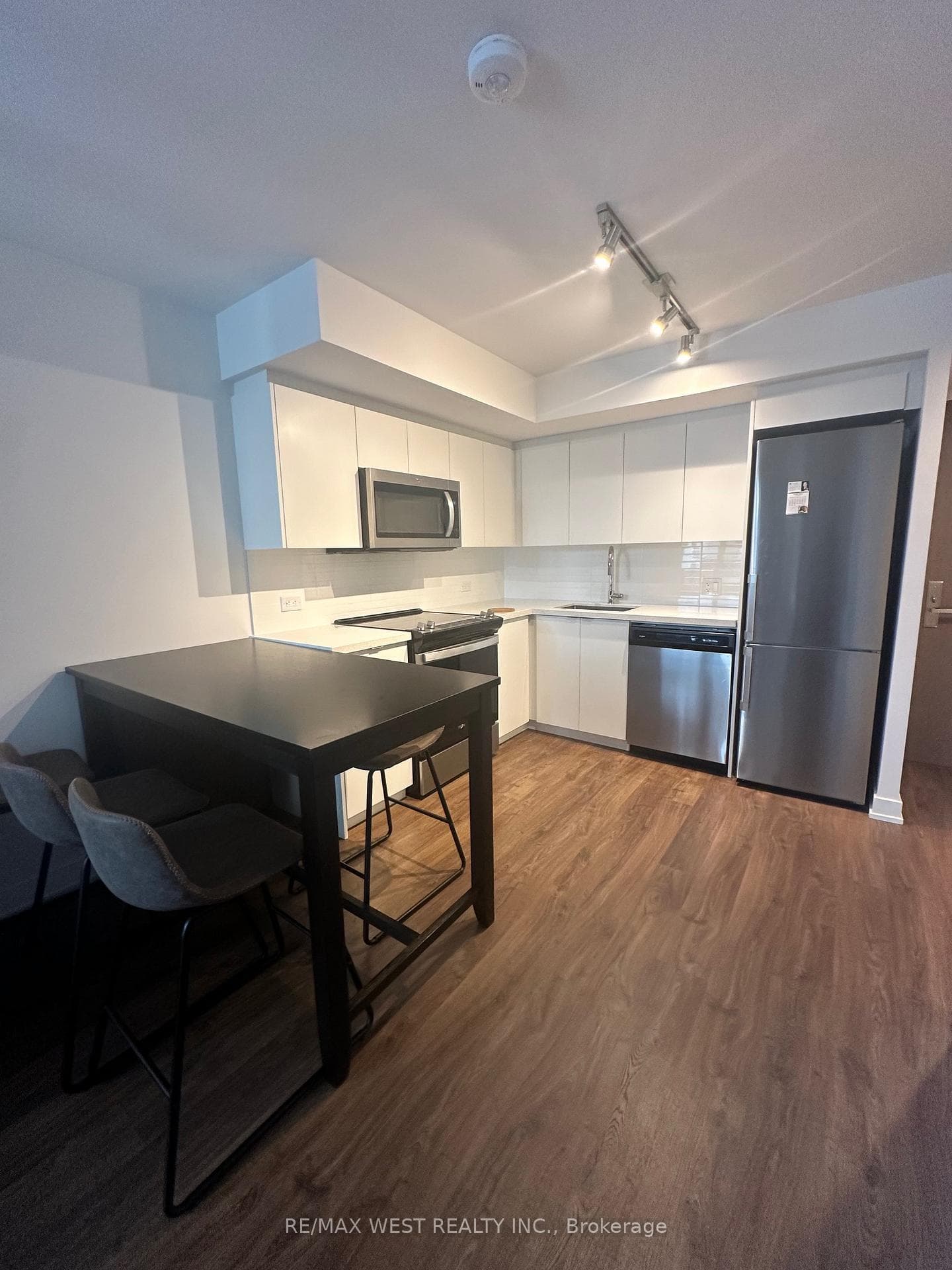 30 Tretti Way Unit 708 photo 2
