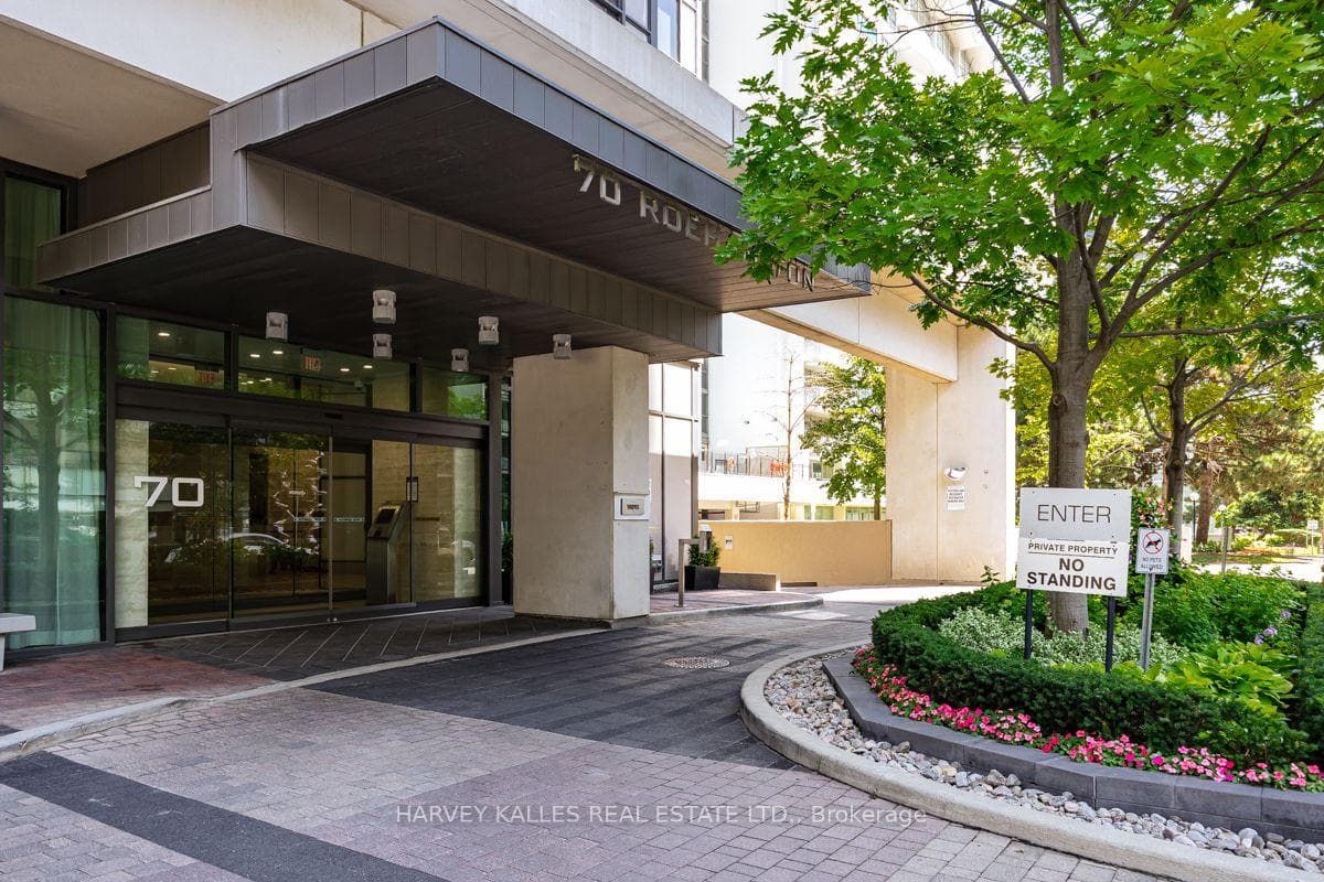 70 Roehampton Avenue Unit 813 photo 2