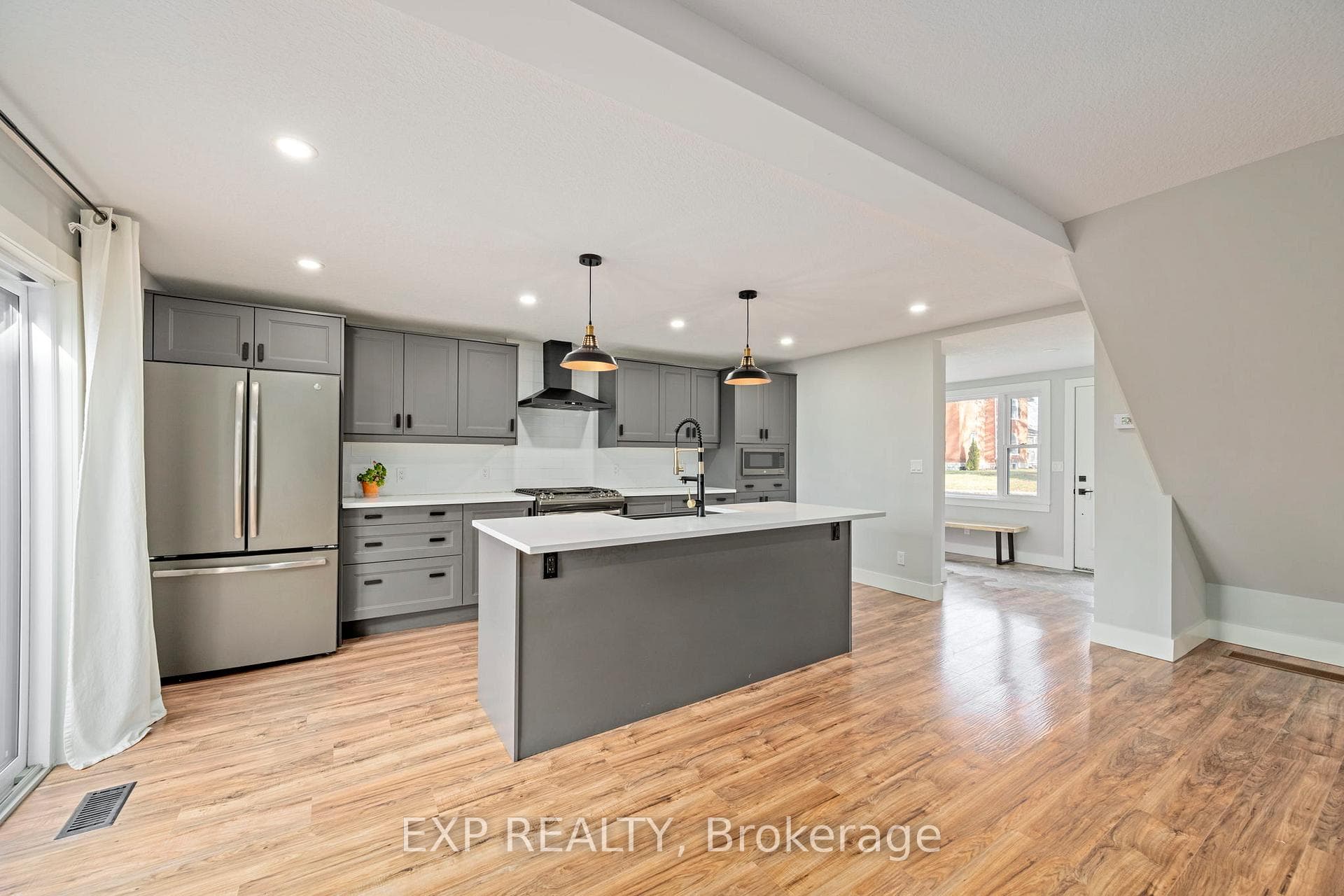 164 Nancy Street photo 5