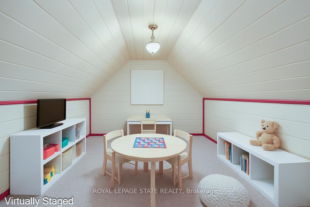 538 Hughson Street photo 32