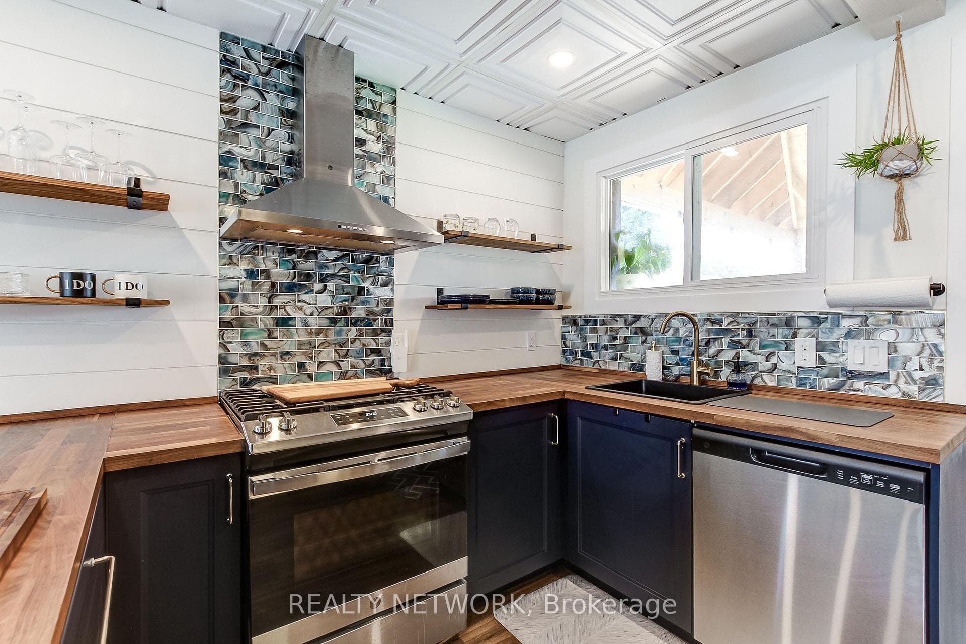 35 Pansy Avenue photo 14