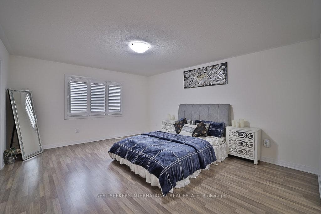 107 Casserley Crescent photo 15