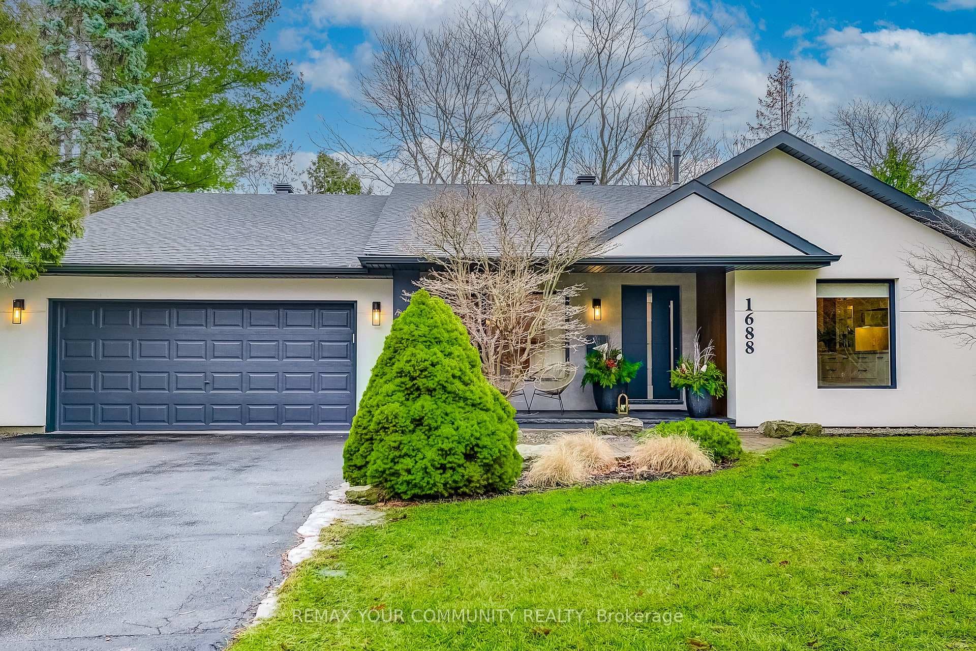 1688 Missenden Crescent photo 4