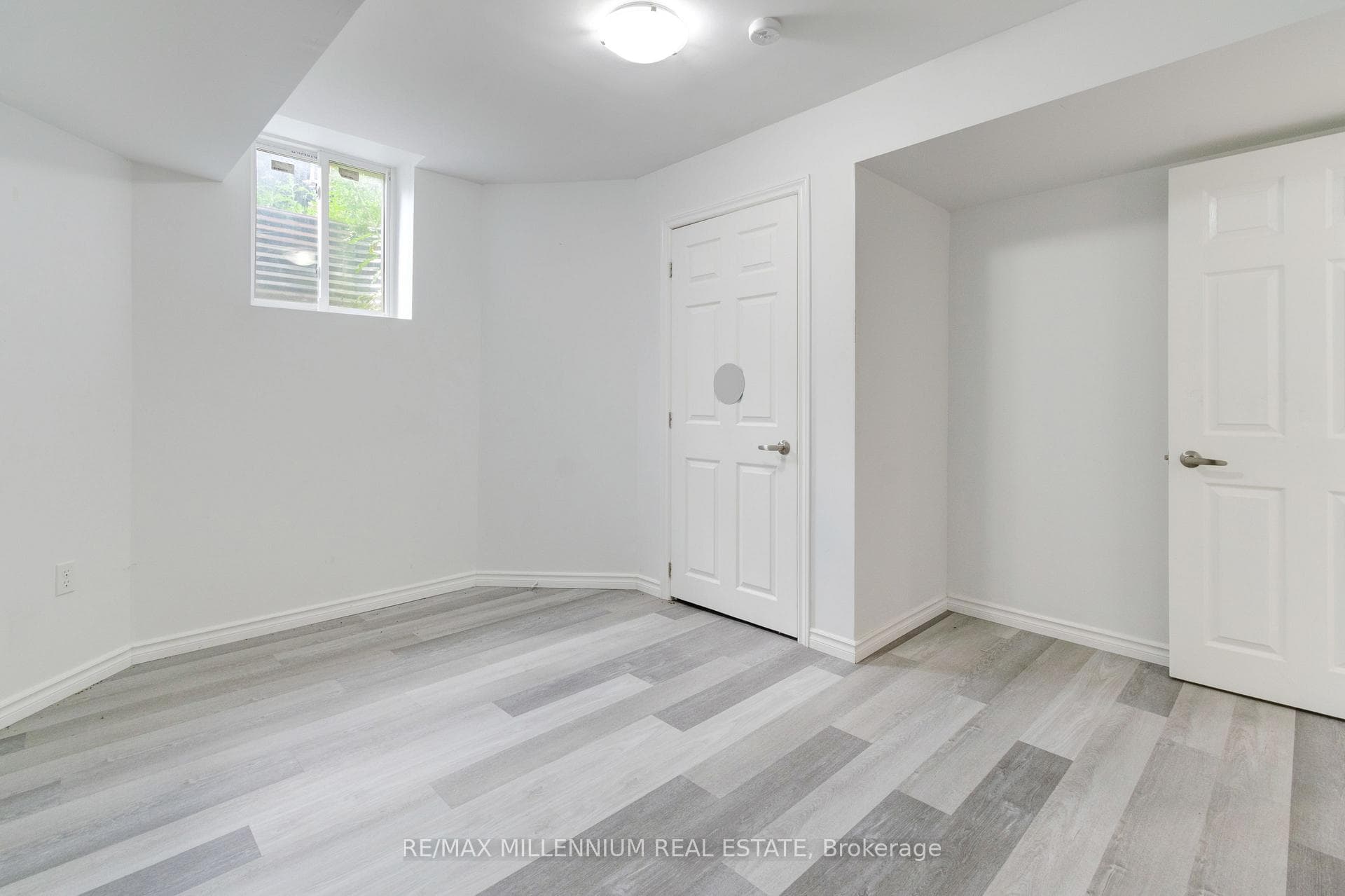 481 Bessborough Drive photo 28