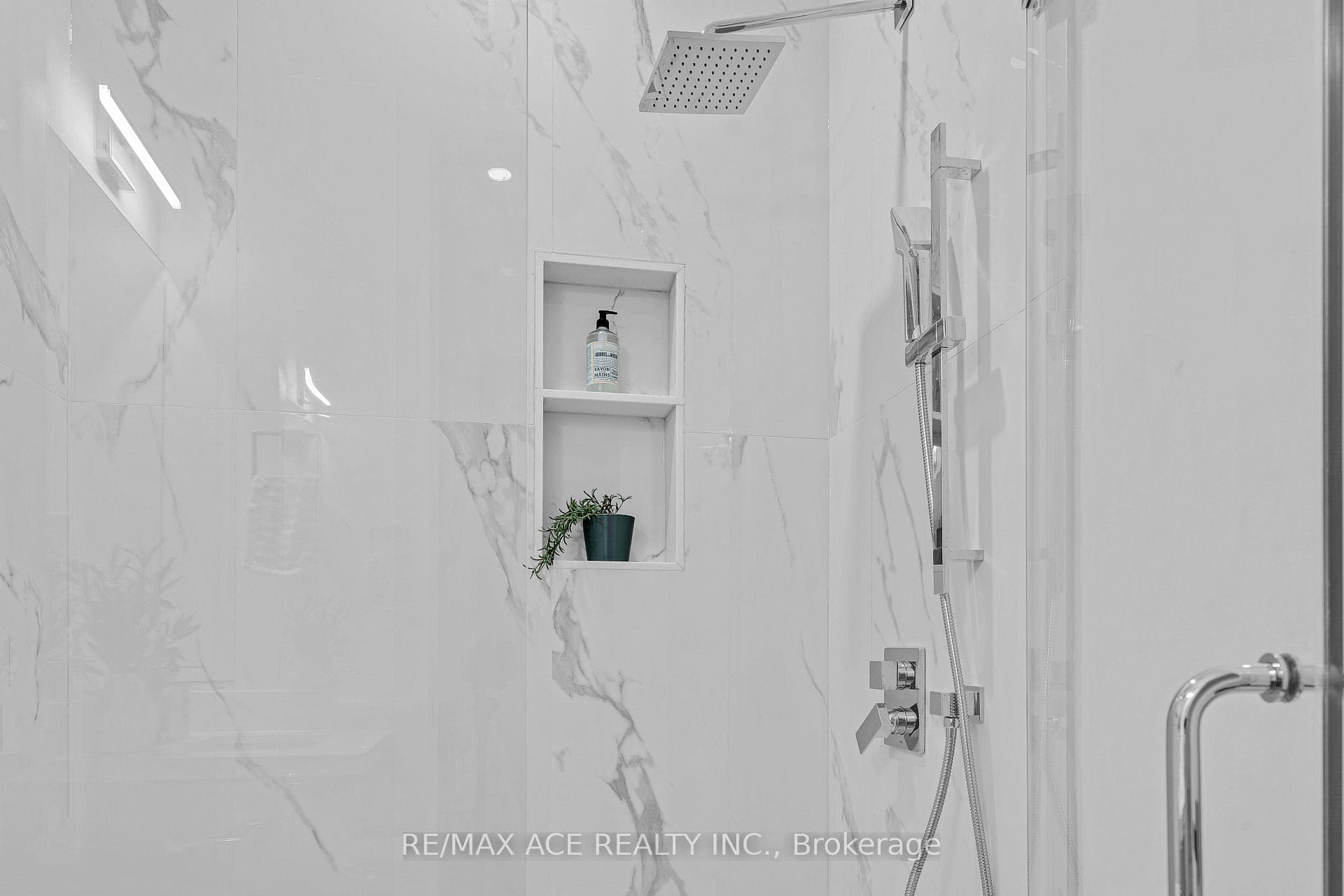 175 Harewood Avenue photo 34