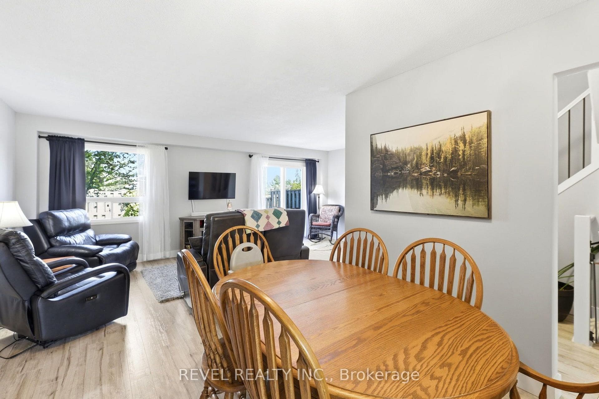 669 Osgoode Drive Unit 2 photo 11