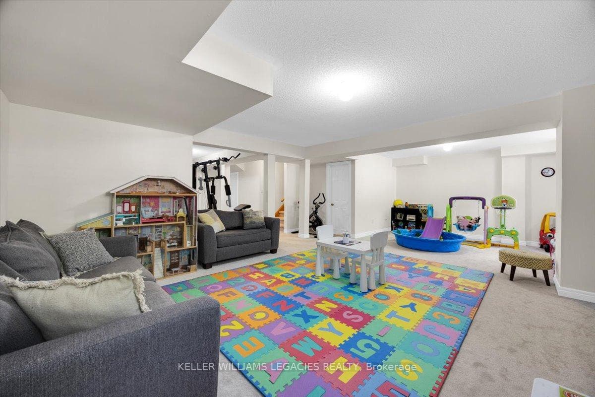 208 Greenwood Road photo 36