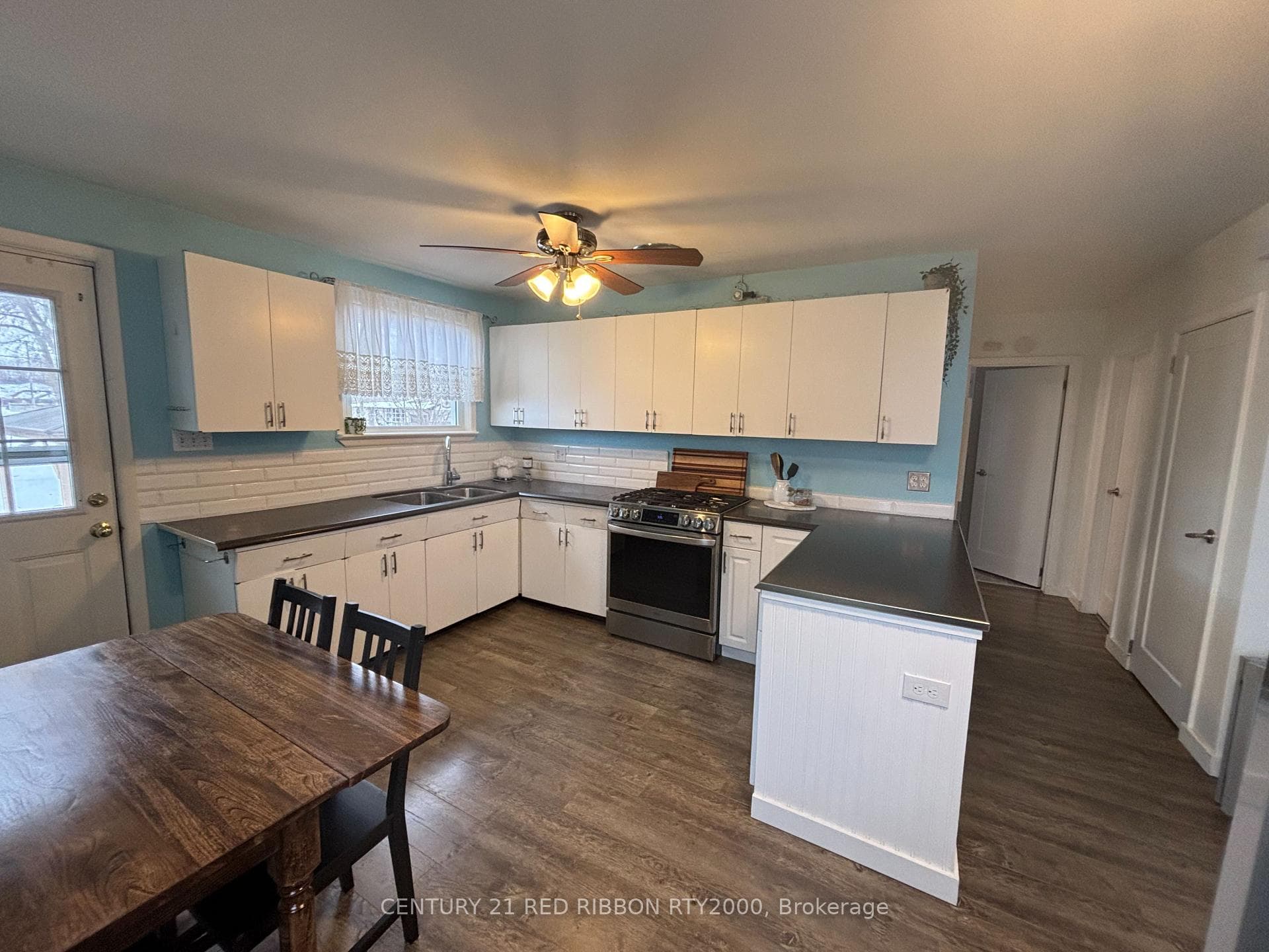366 Beattie Street photo 8