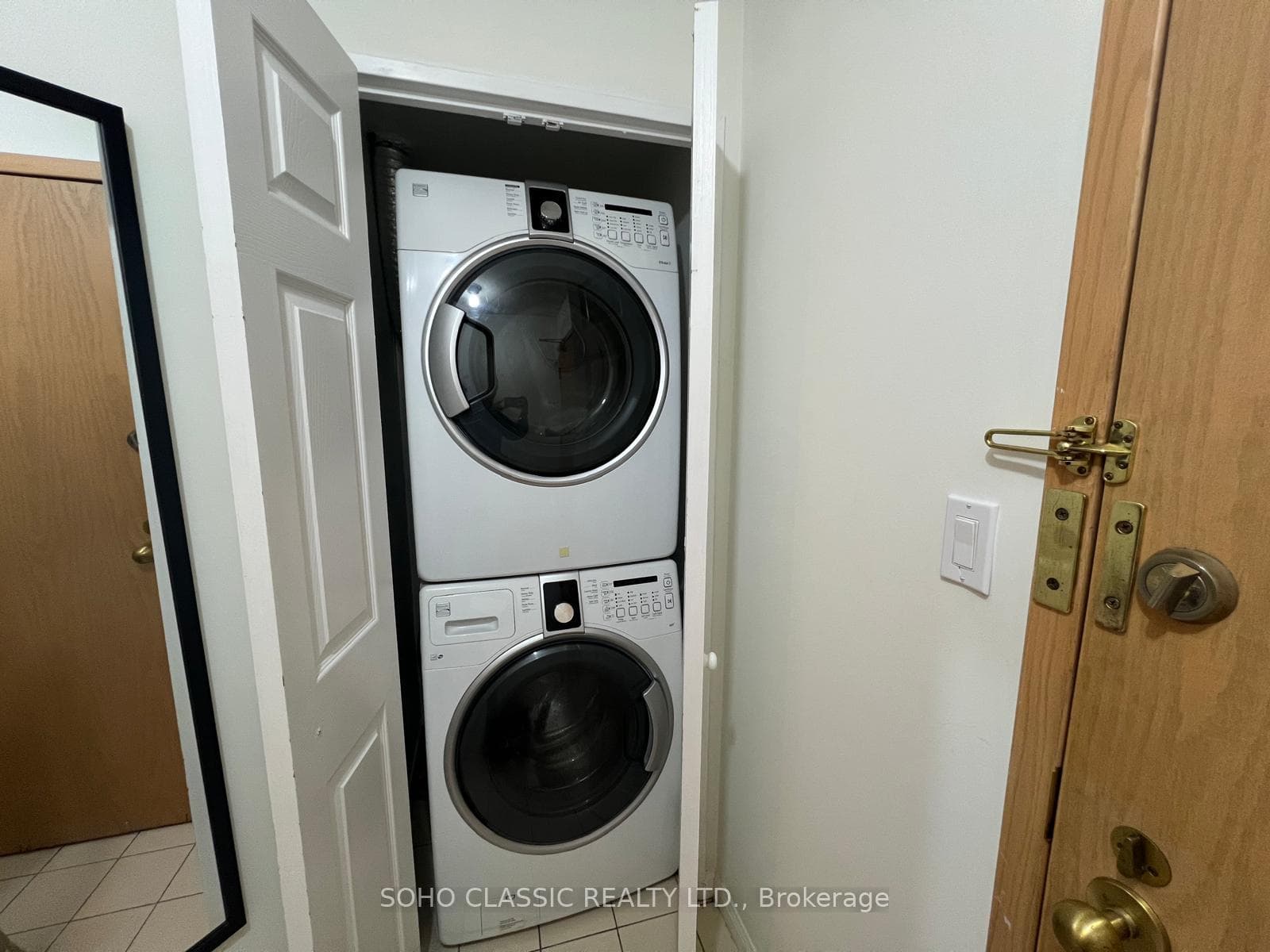 24 Wellesley FURNISHED Street Unit 1406 photo 38