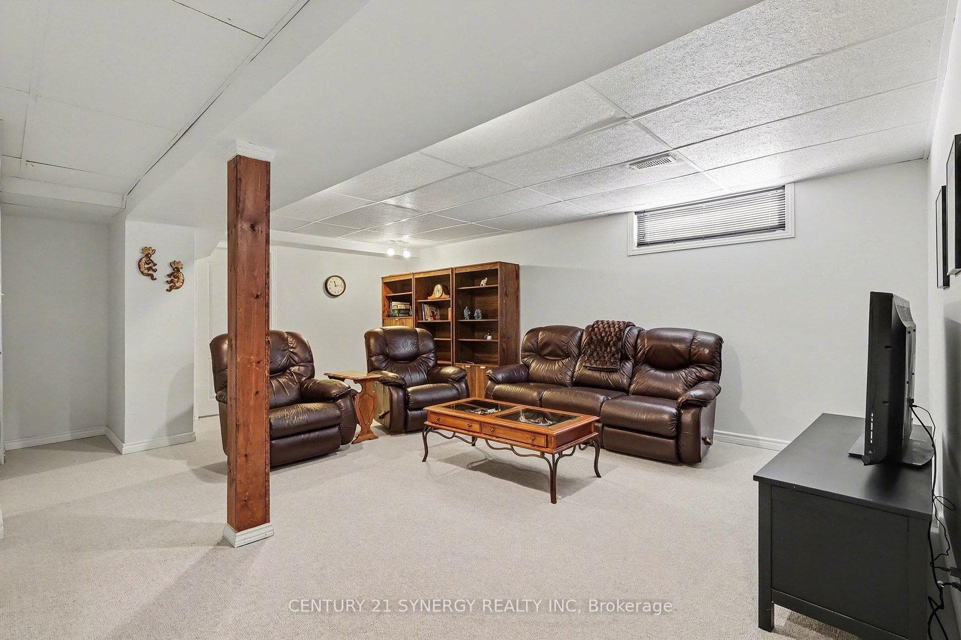 488 Harrowsmith Way photo 32