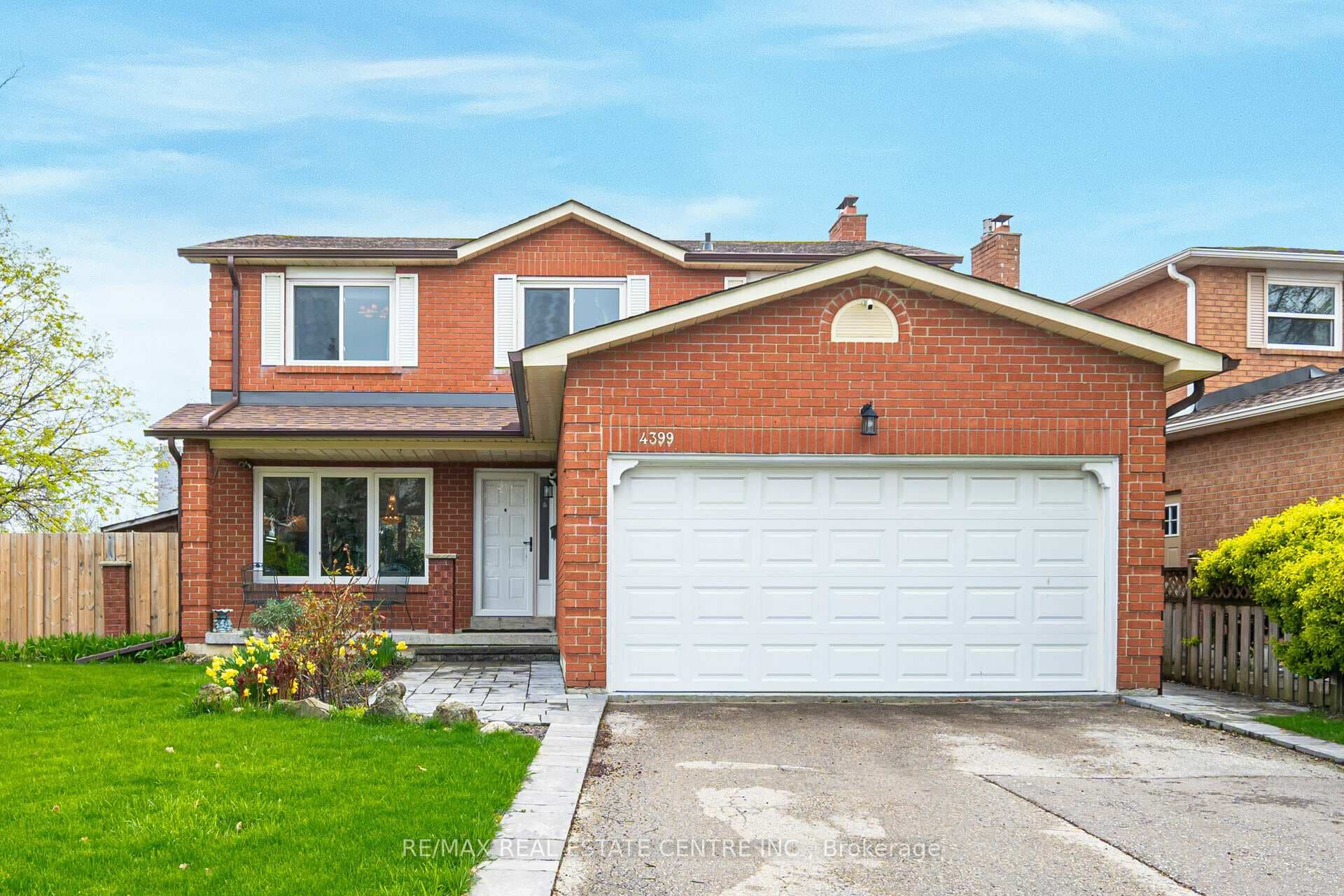 4399 Poltava Crescent photo 1