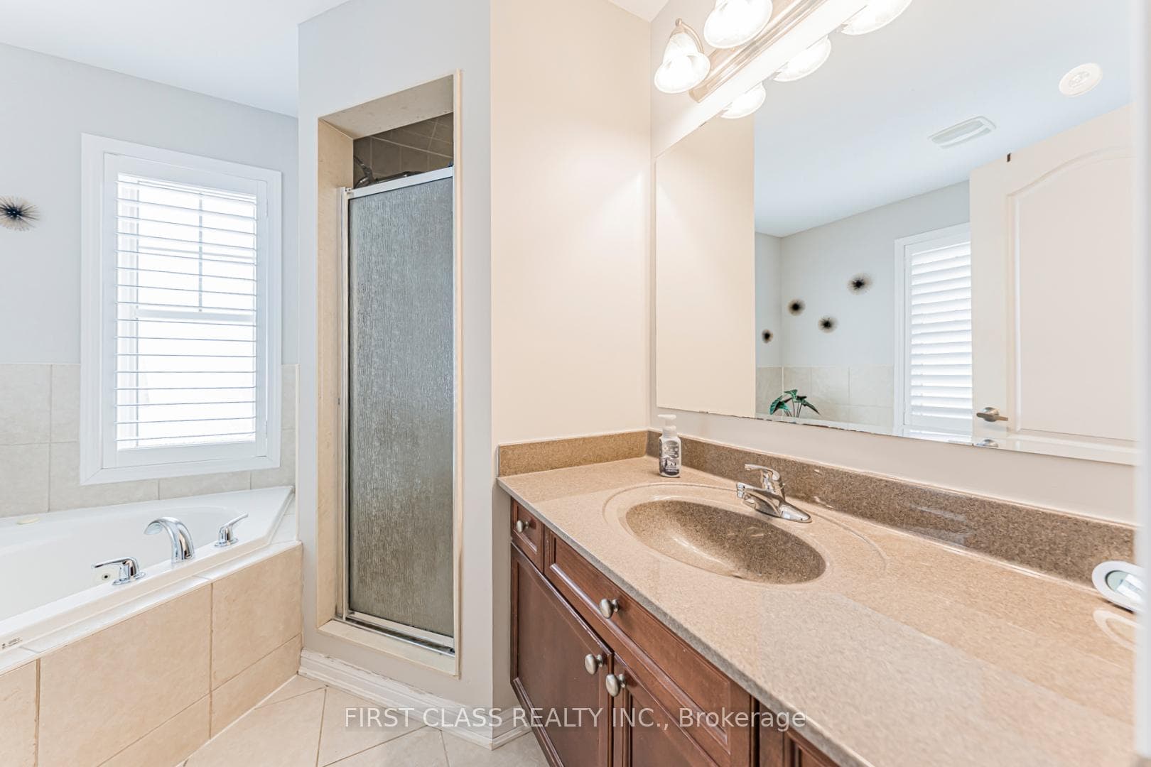 238 Whetham Heights photo 33