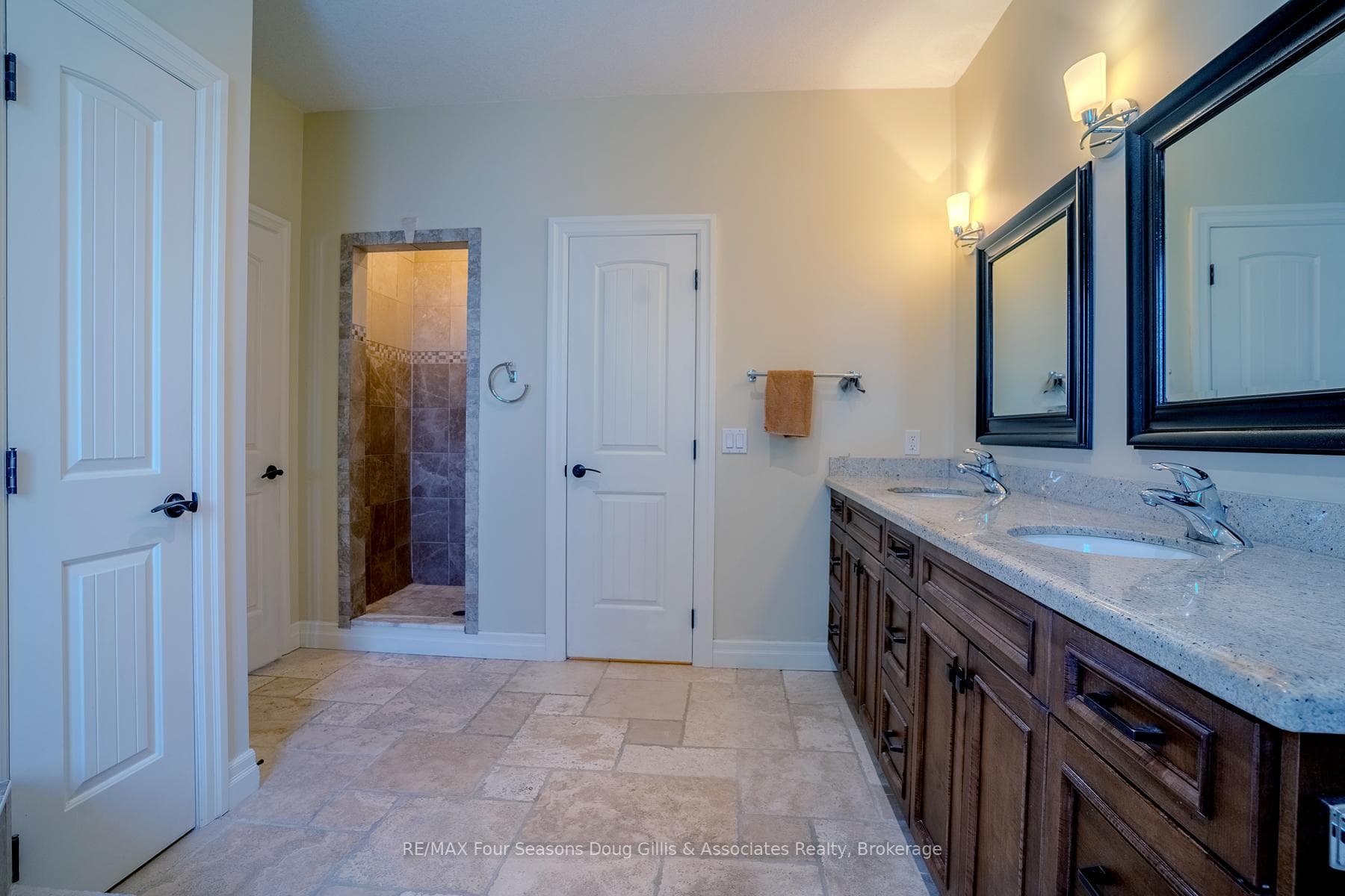 135 Algonquin Drive photo 26