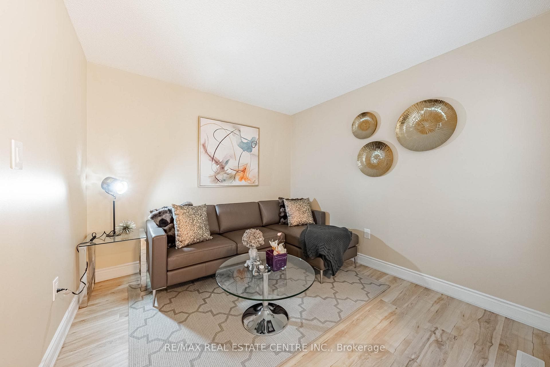 110 Mount Ranier Crescent photo 5