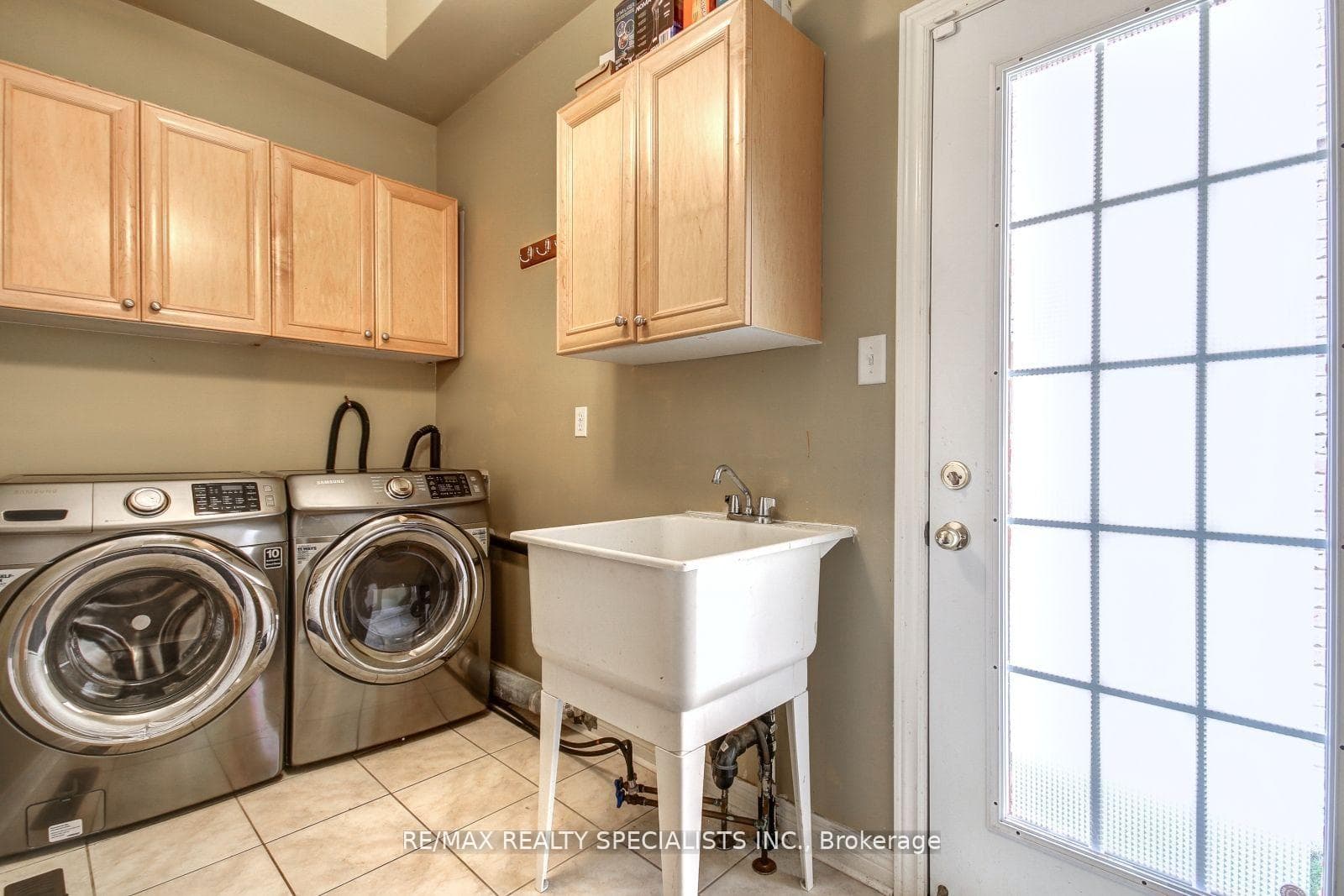 3268 Topeka Drive Unit Lower photo 29