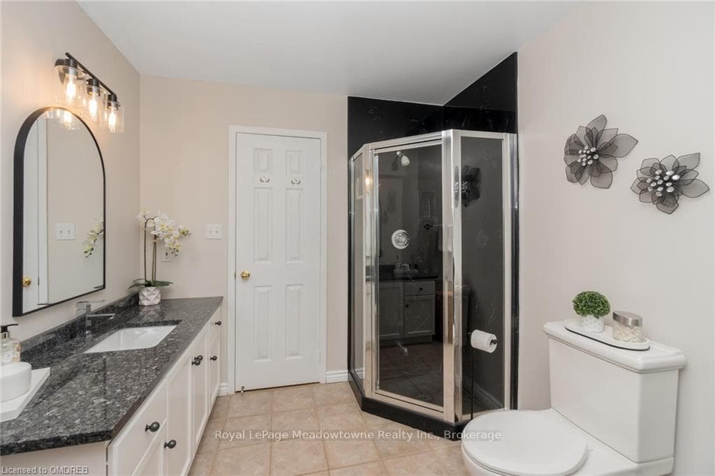 11 FENFLOWER Court photo 24