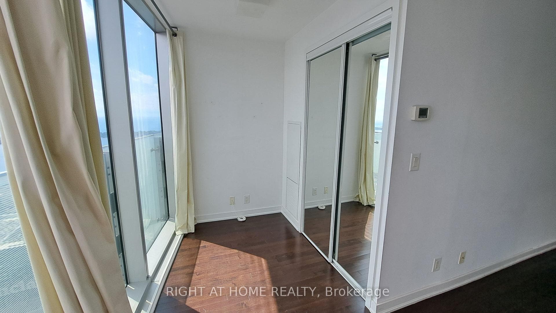 14 York Street Unit 6101 photo 14