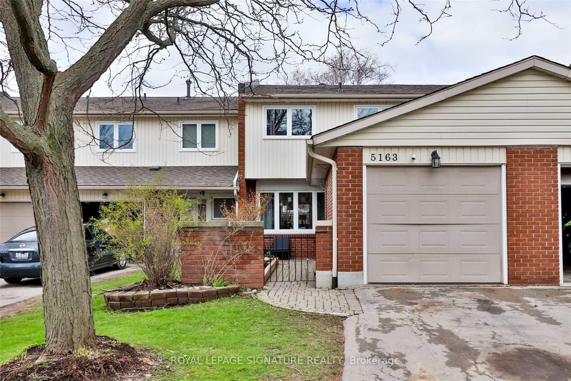 5163 Banting Court photo 1