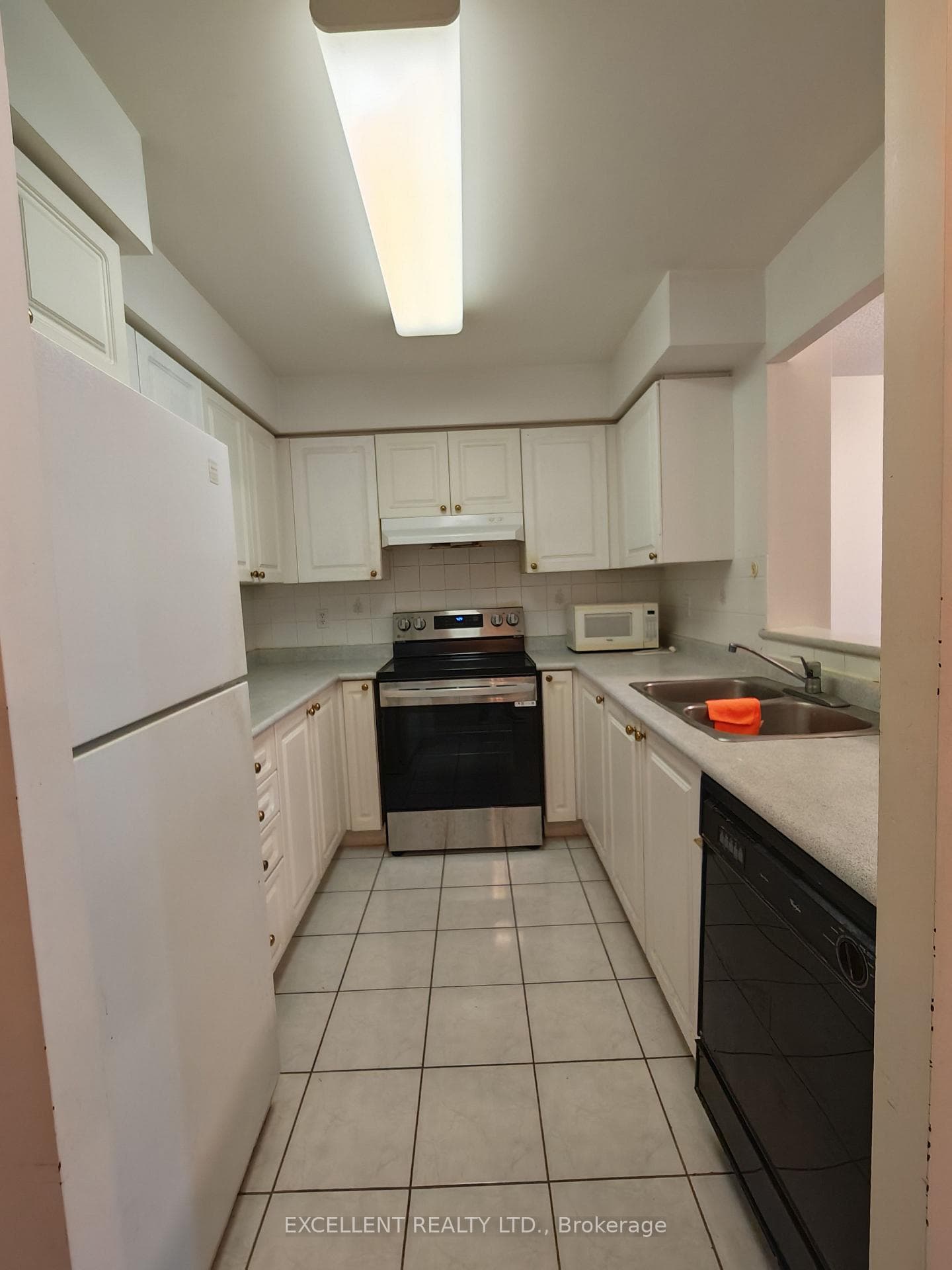 39 Pemberton Avenue Unit 606 photo 2