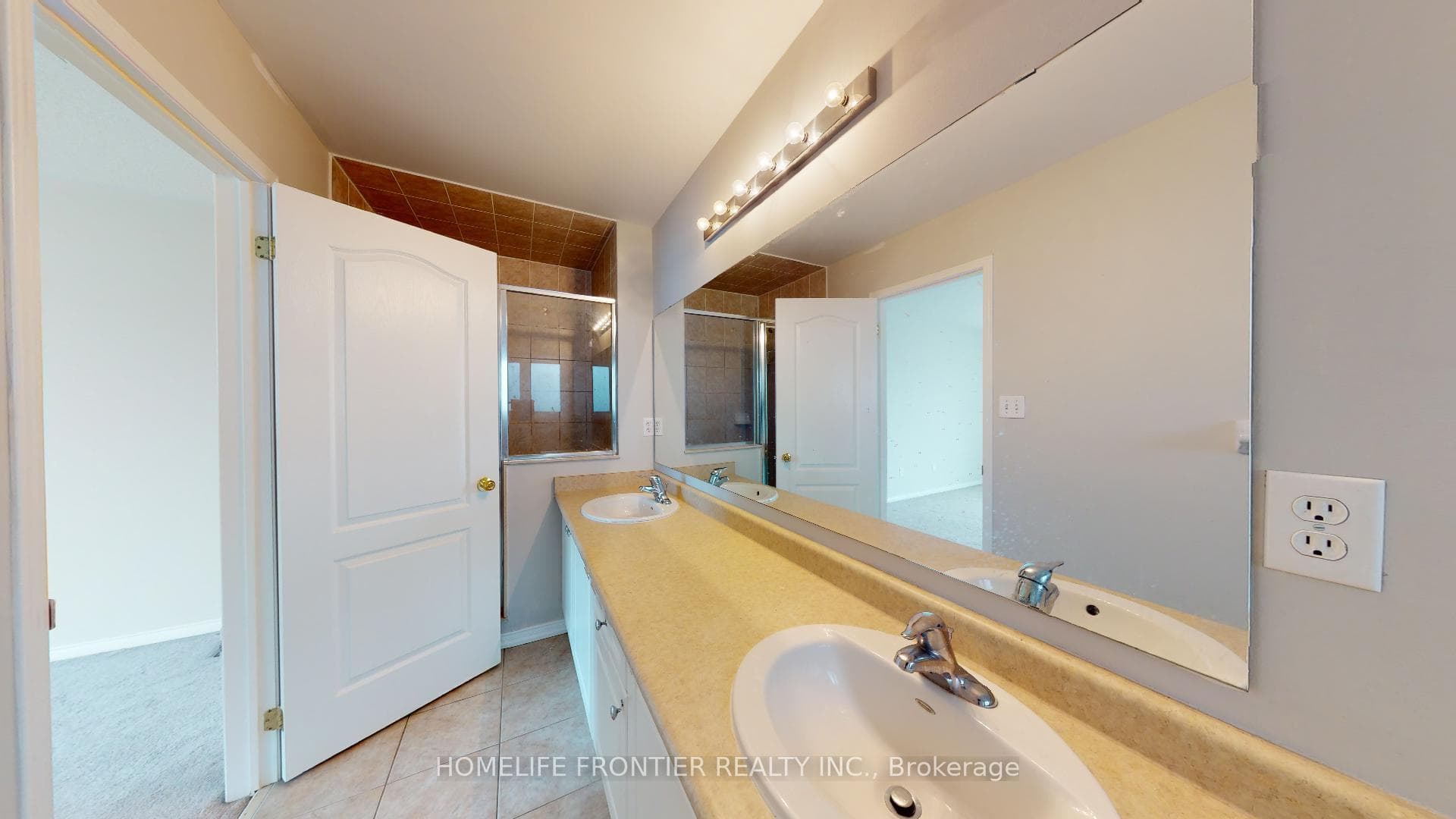9 Elia Lane photo 15