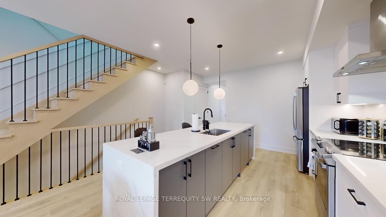 144 Dovercourt Road Unit Upper photo 16