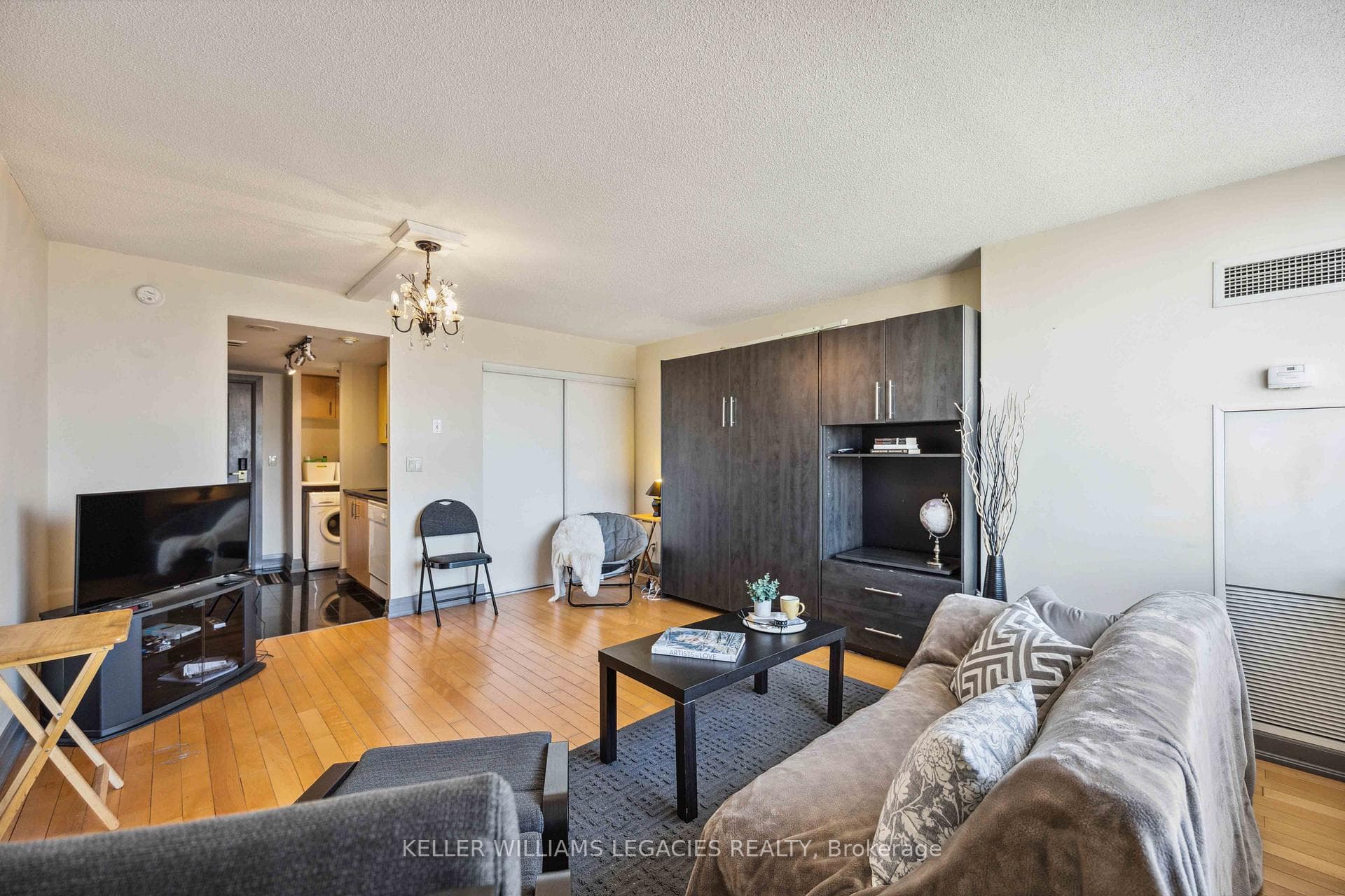 2737 Keele Street Unit 821 photo 3