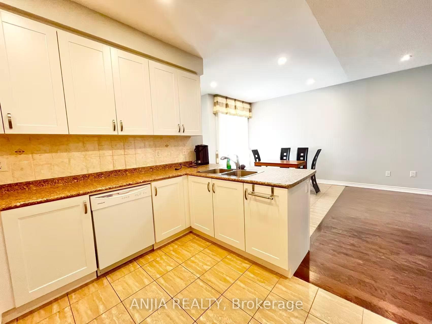 254 Cornell Centre Boulevard photo 7