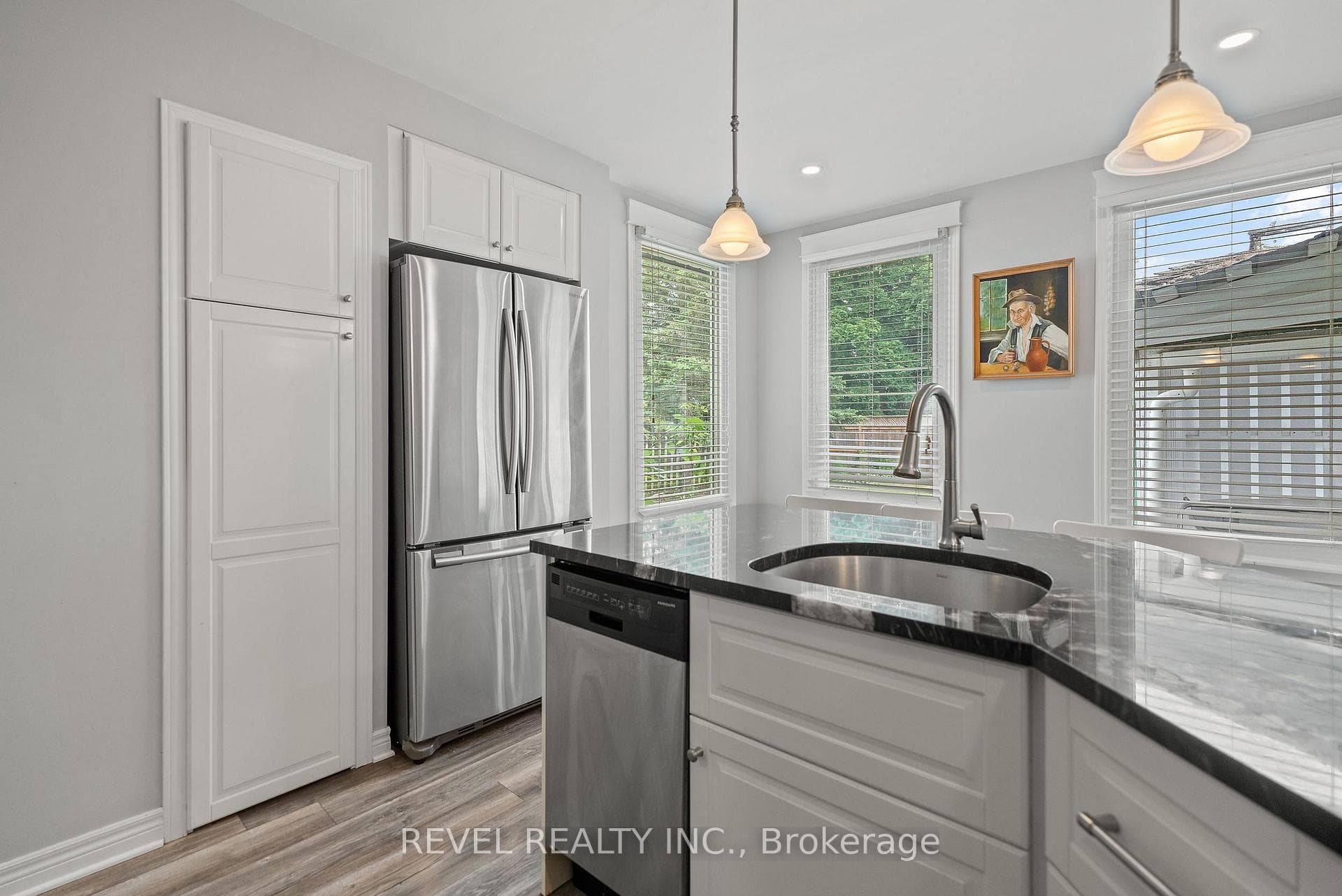 833 Lakeview Road photo 10