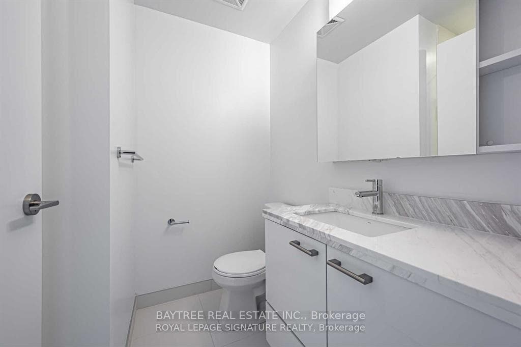 2221 Yonge Street Unit 1506 photo 13