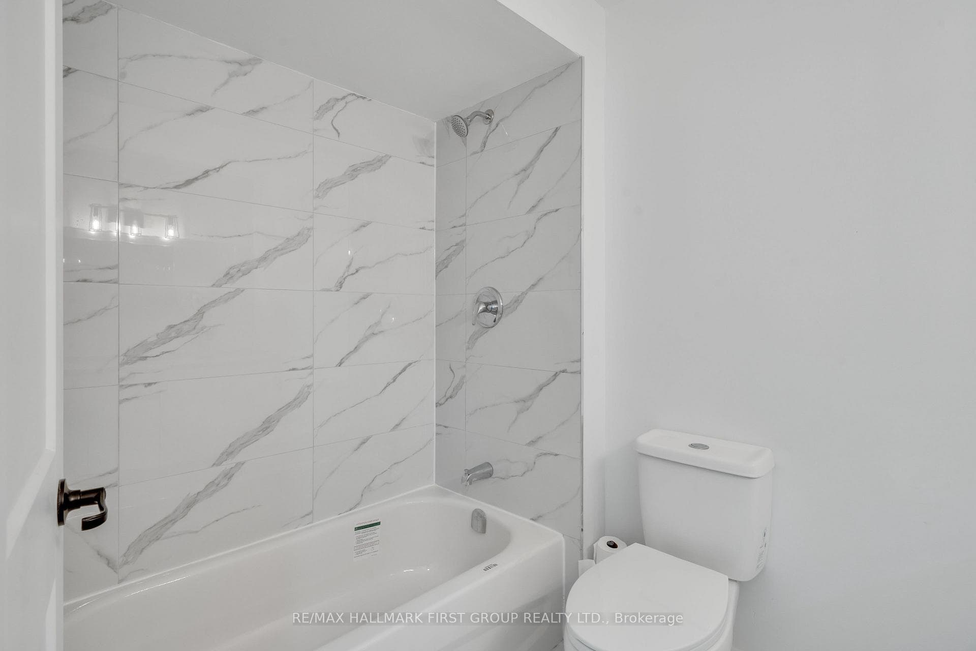 586 Radisson Avenue photo 22