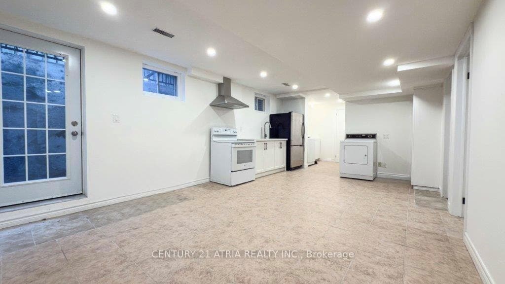 20 Pinnacle Road Unit Bsmt photo 2